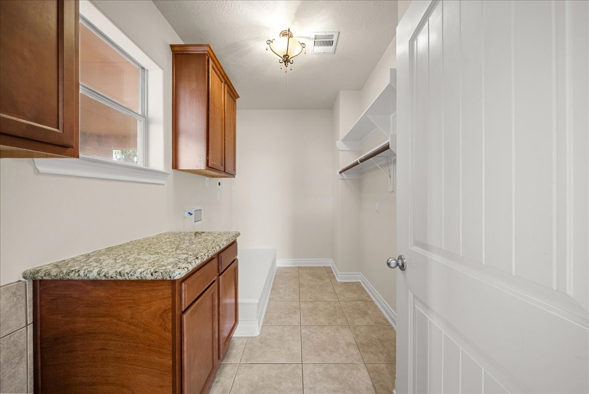 5230 Lagoon Court, Bacliff, TX 77518