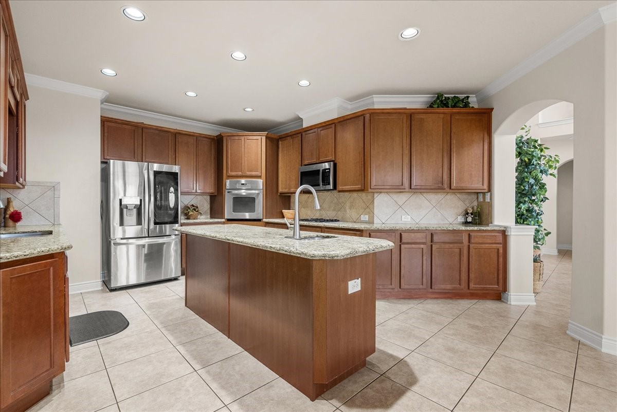 5230 Lagoon Court, Bacliff, TX 77518