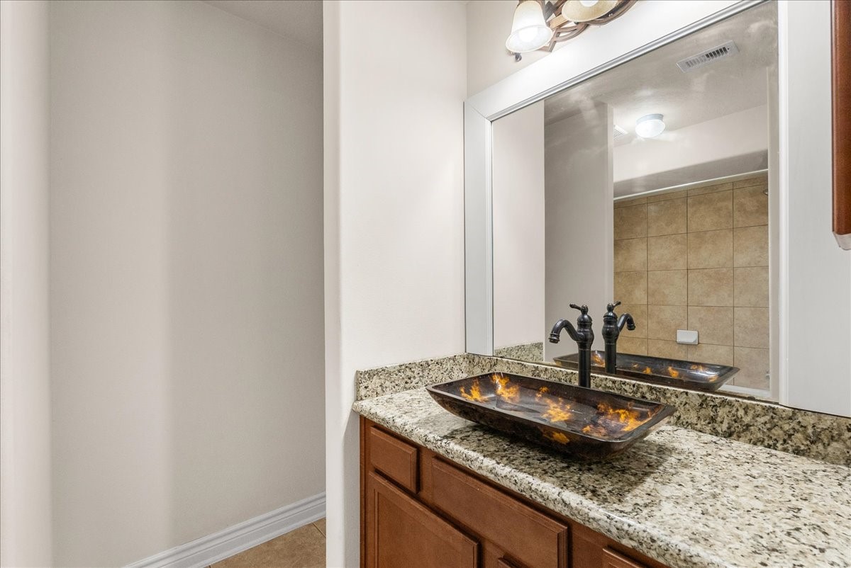 5230 Lagoon Court, Bacliff, TX 77518