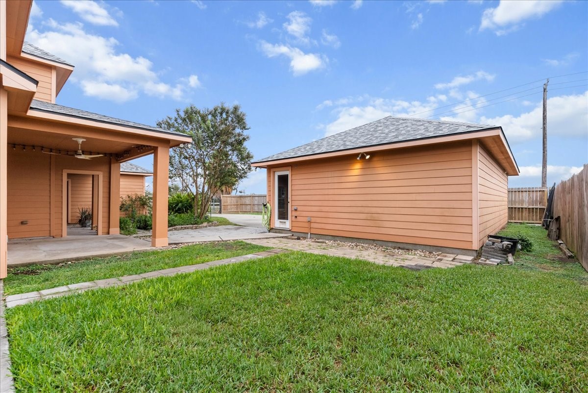 5230 Lagoon Court, Bacliff, TX 77518