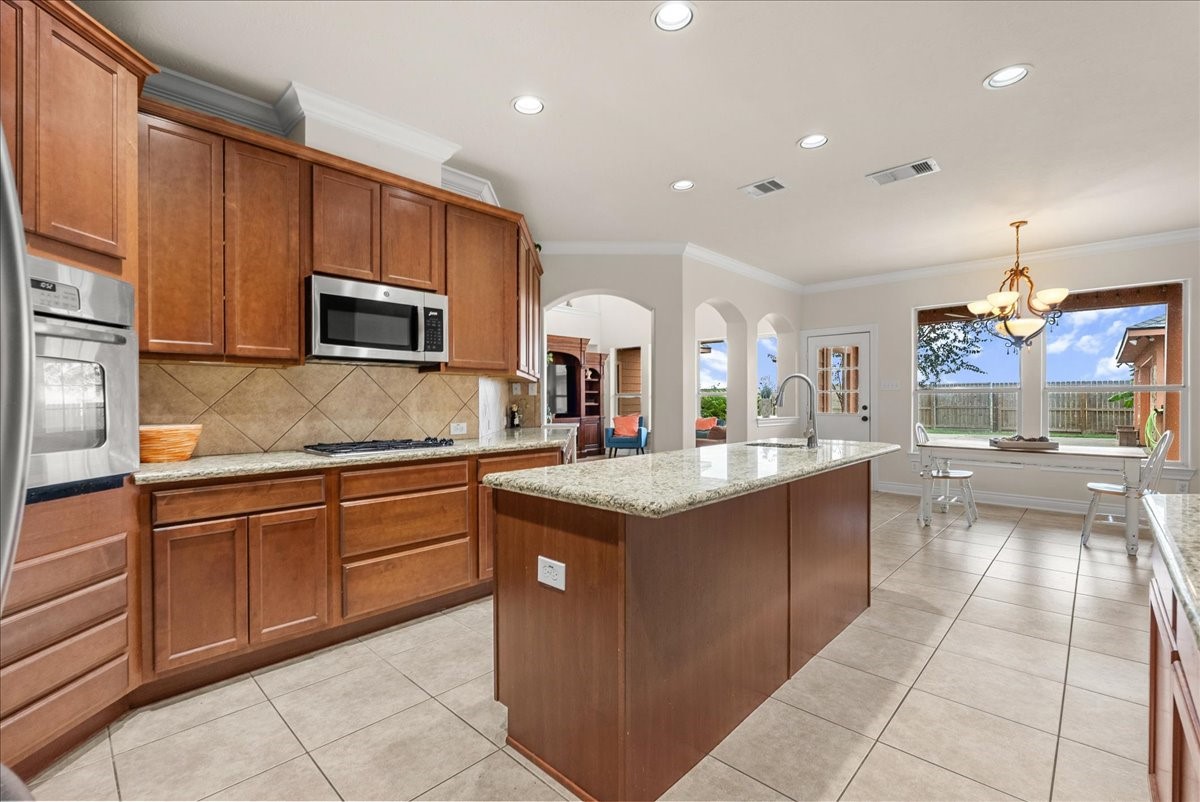 5230 Lagoon Court, Bacliff, TX 77518