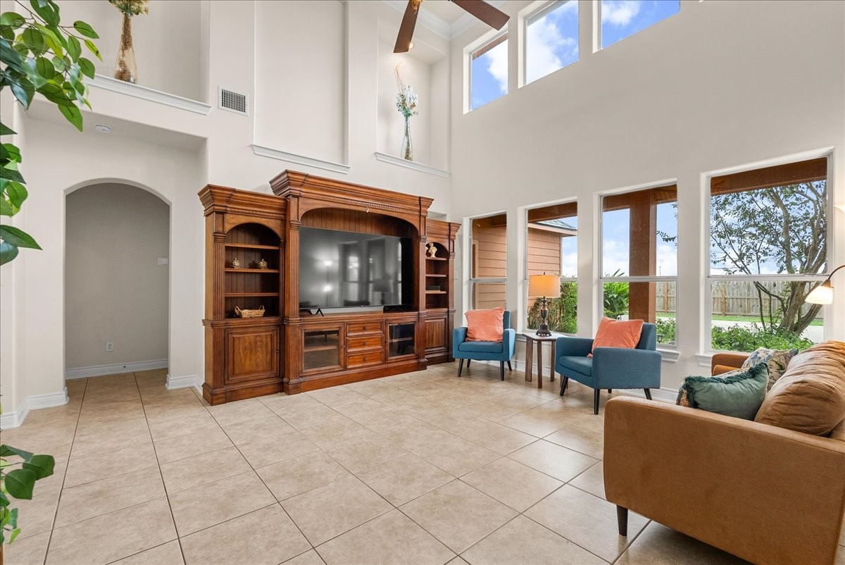 5230 Lagoon Court, Bacliff, TX 77518
