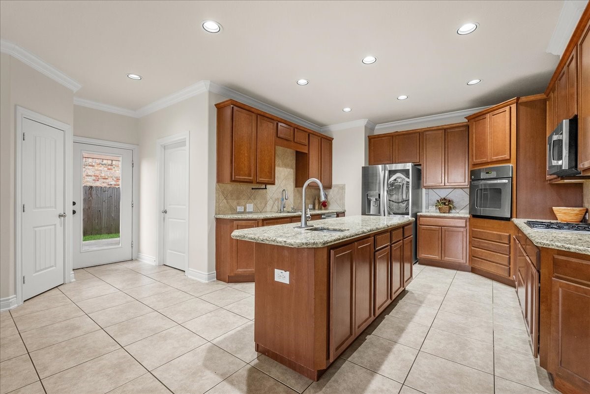 5230 Lagoon Court, Bacliff, TX 77518