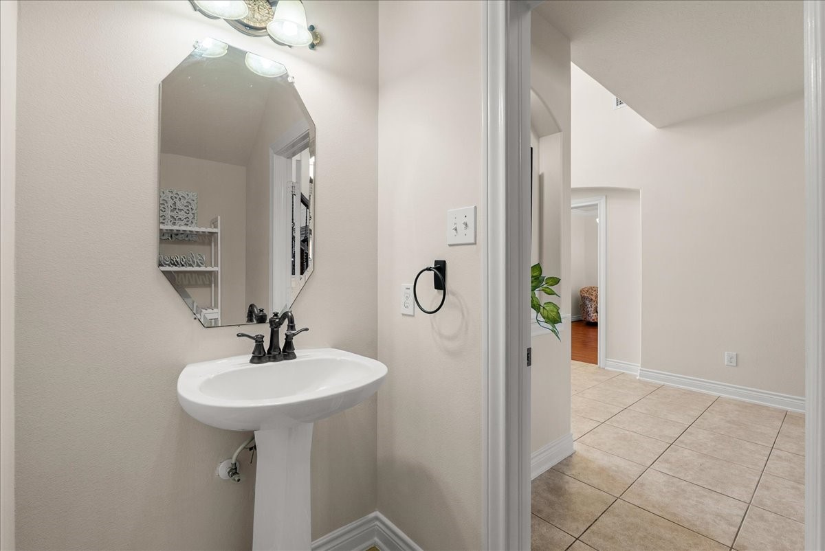 5230 Lagoon Court, Bacliff, TX 77518
