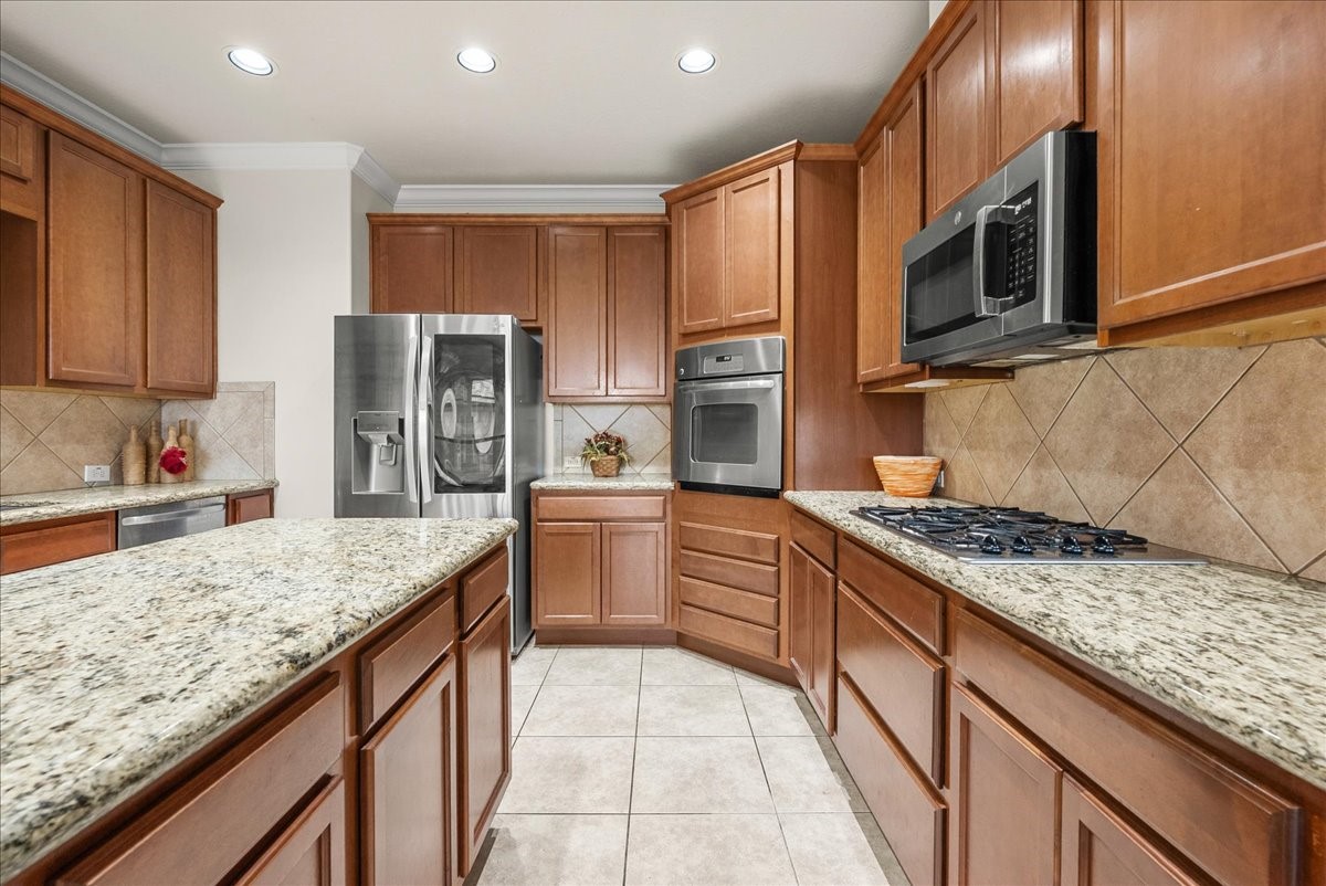 5230 Lagoon Court, Bacliff, TX 77518