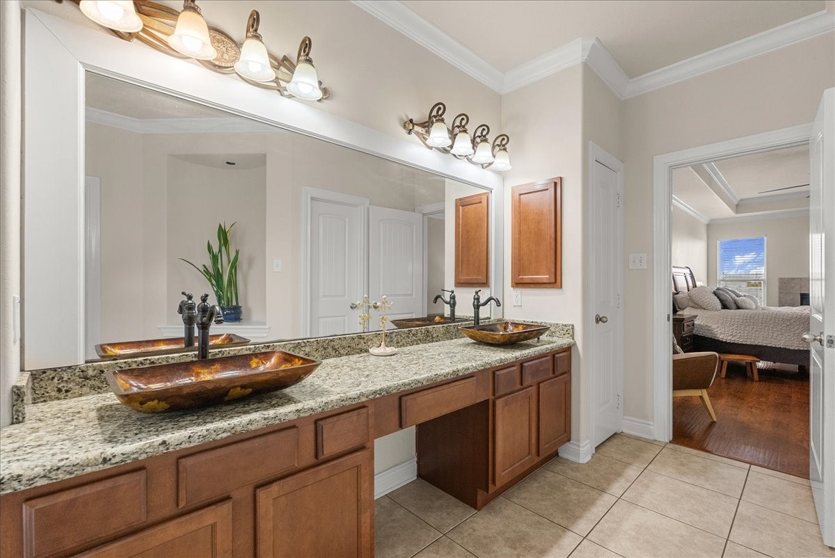 5230 Lagoon Court, Bacliff, TX 77518