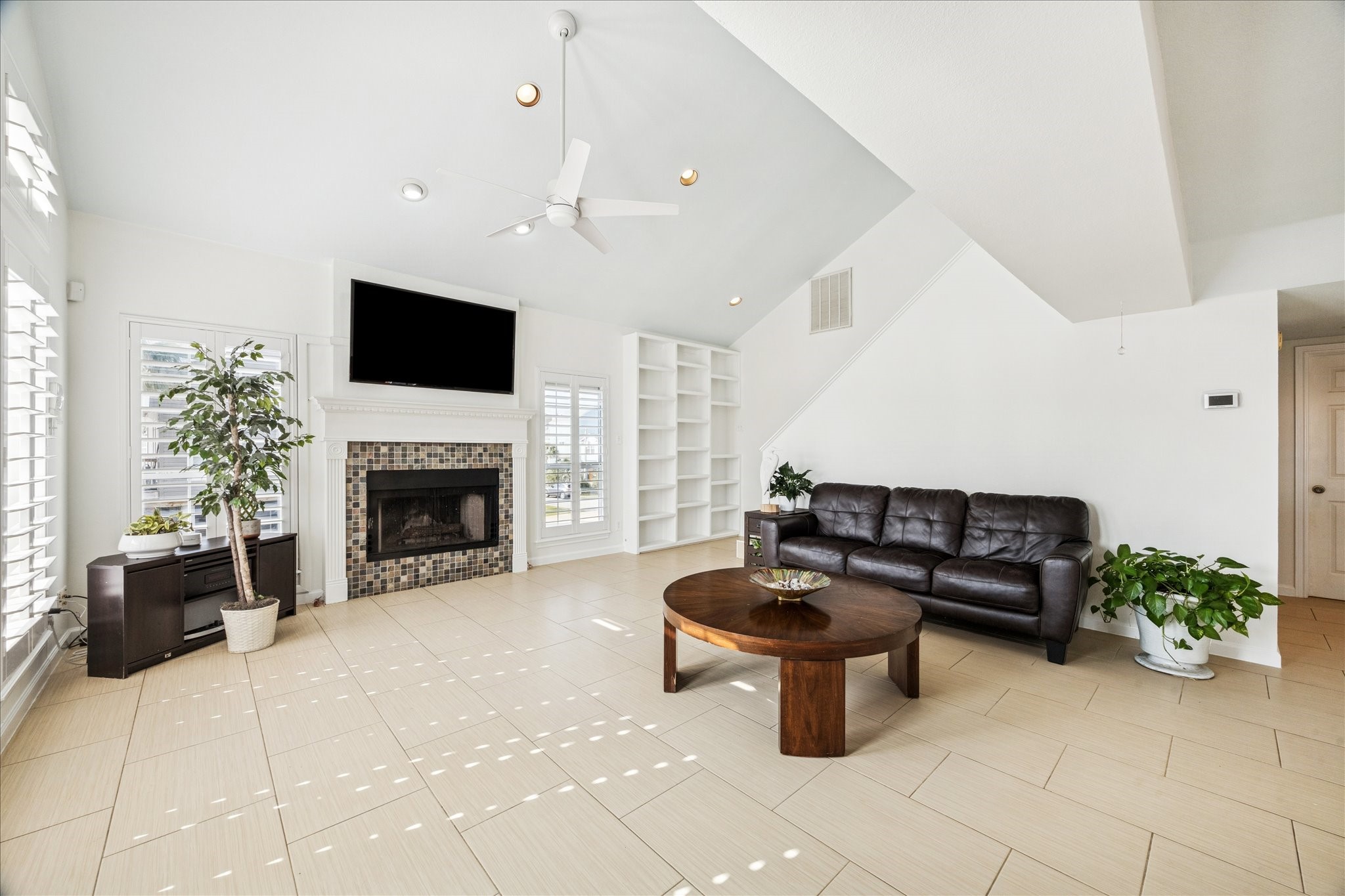 270 Isles End Road, Tiki Island, TX 77554