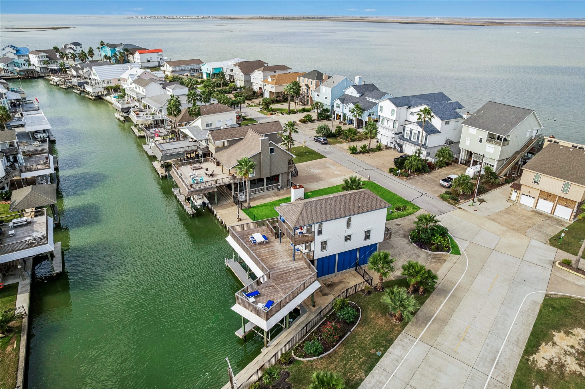 270 Isles End Road, Tiki Island, TX 77554