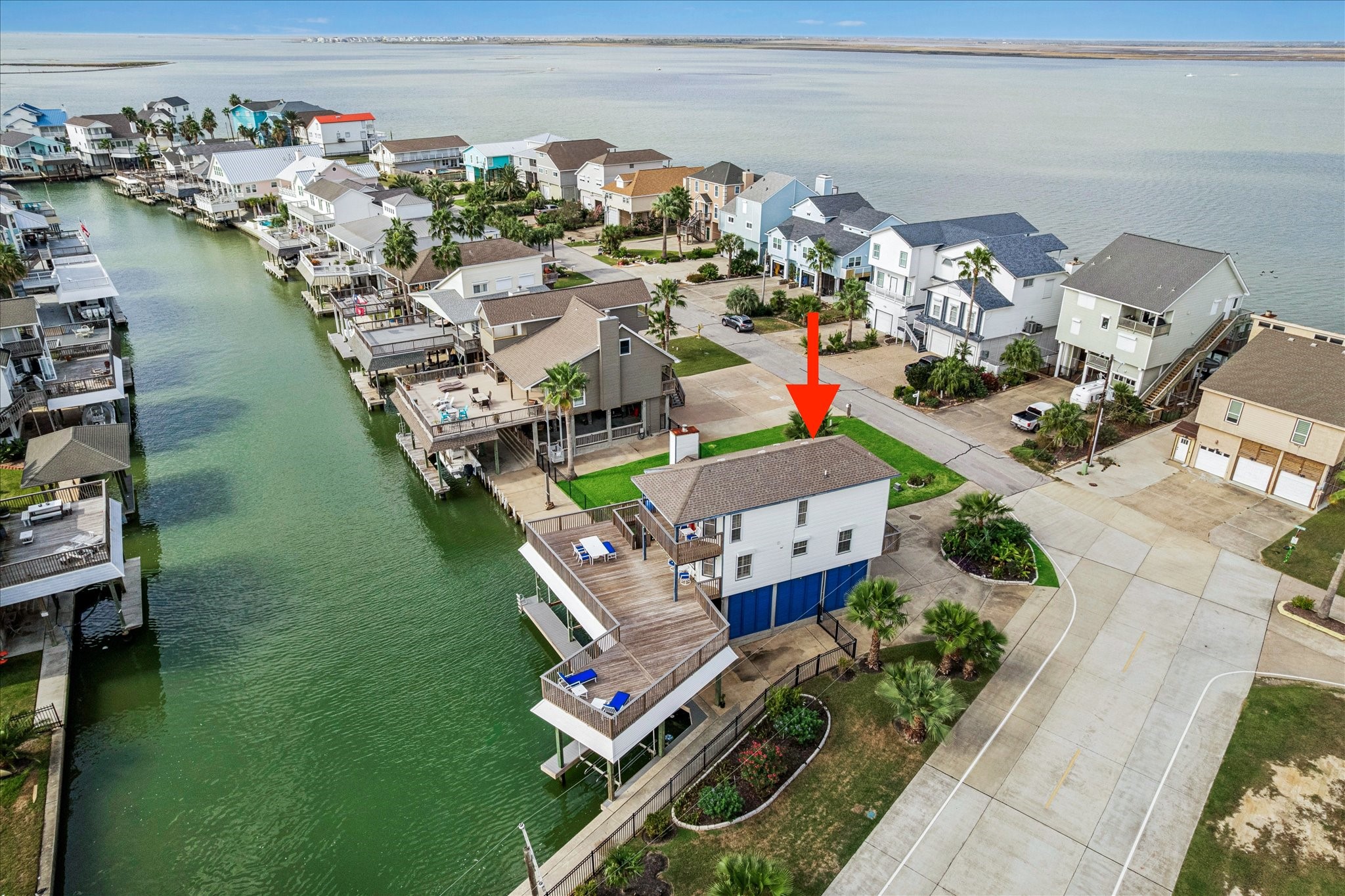 270 Isles End Road, Tiki Island, TX 77554