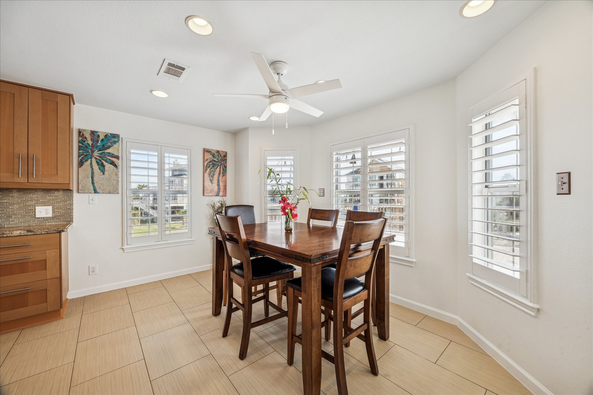 270 Isles End Road, Tiki Island, TX 77554