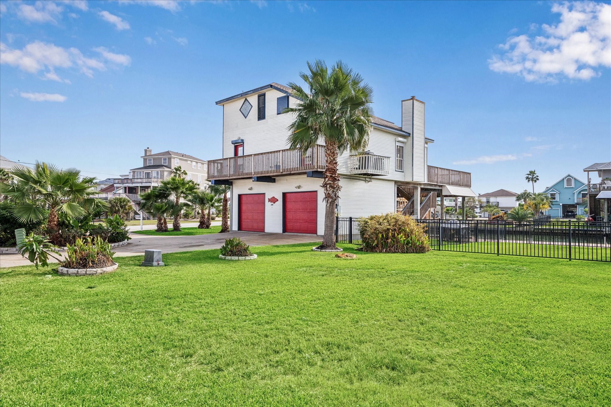 270 Isles End Road, Tiki Island, TX 77554