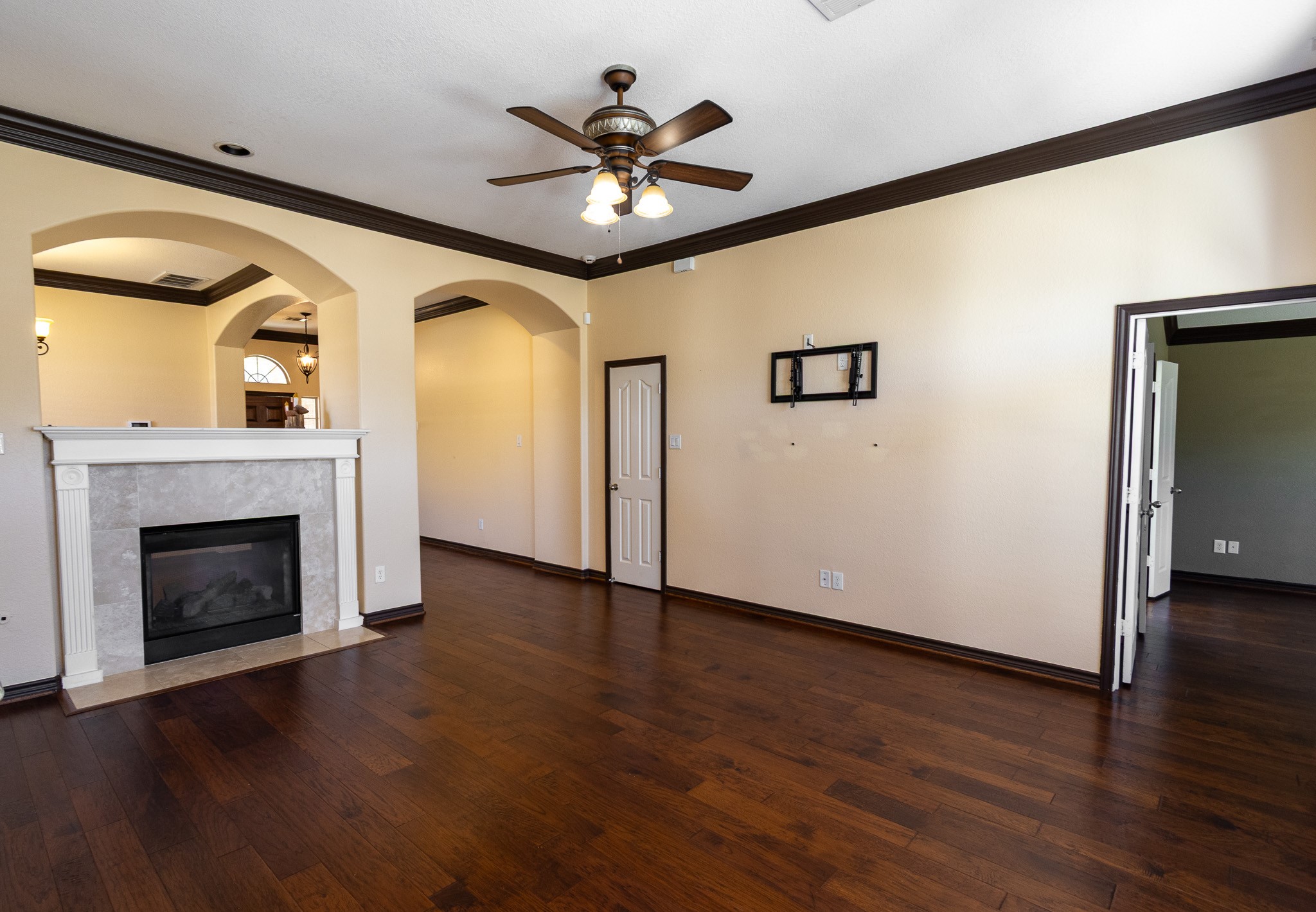 435 Sandstone Creek Lane, Dickinson, TX 77539