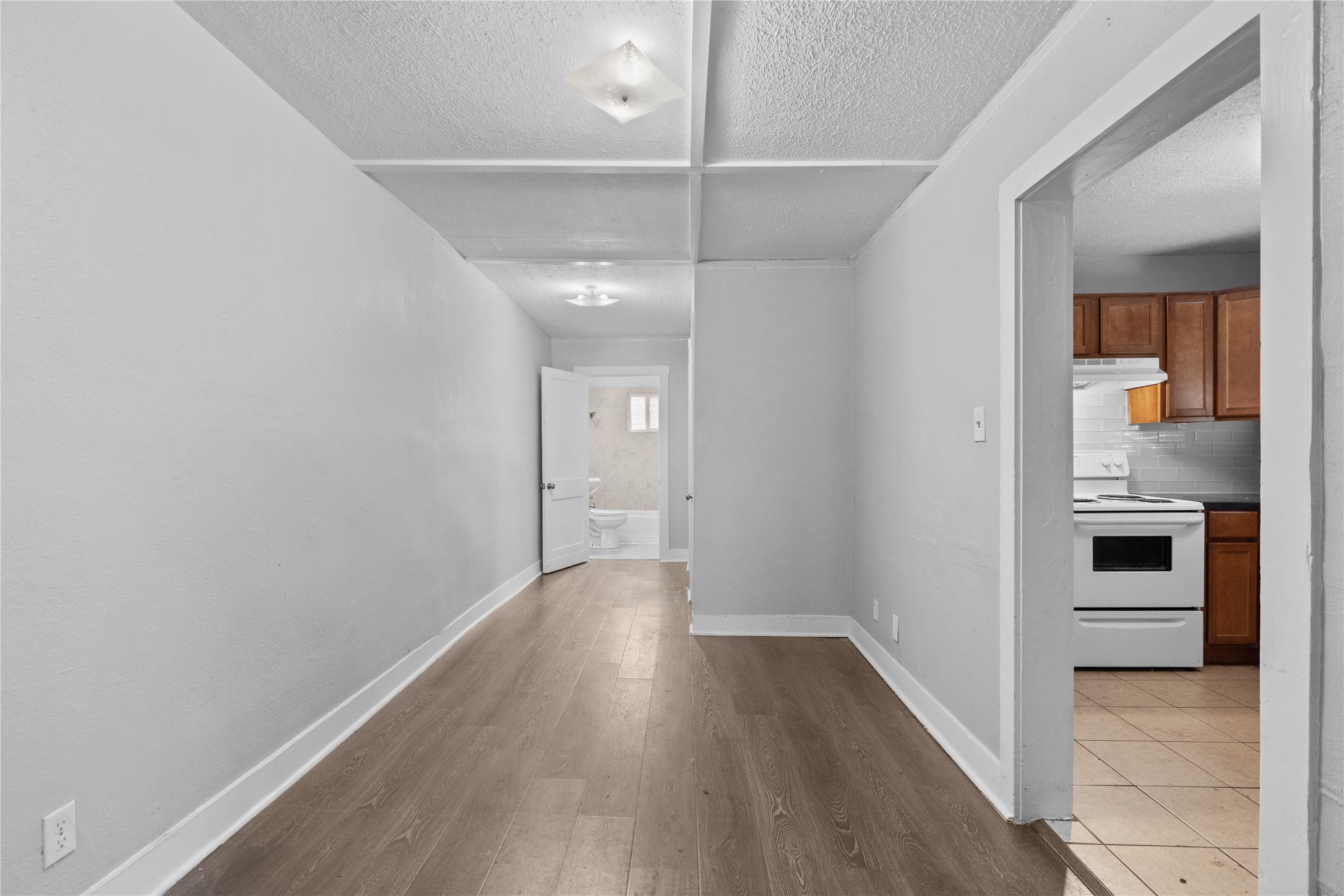 Hallway to kitchen entryway