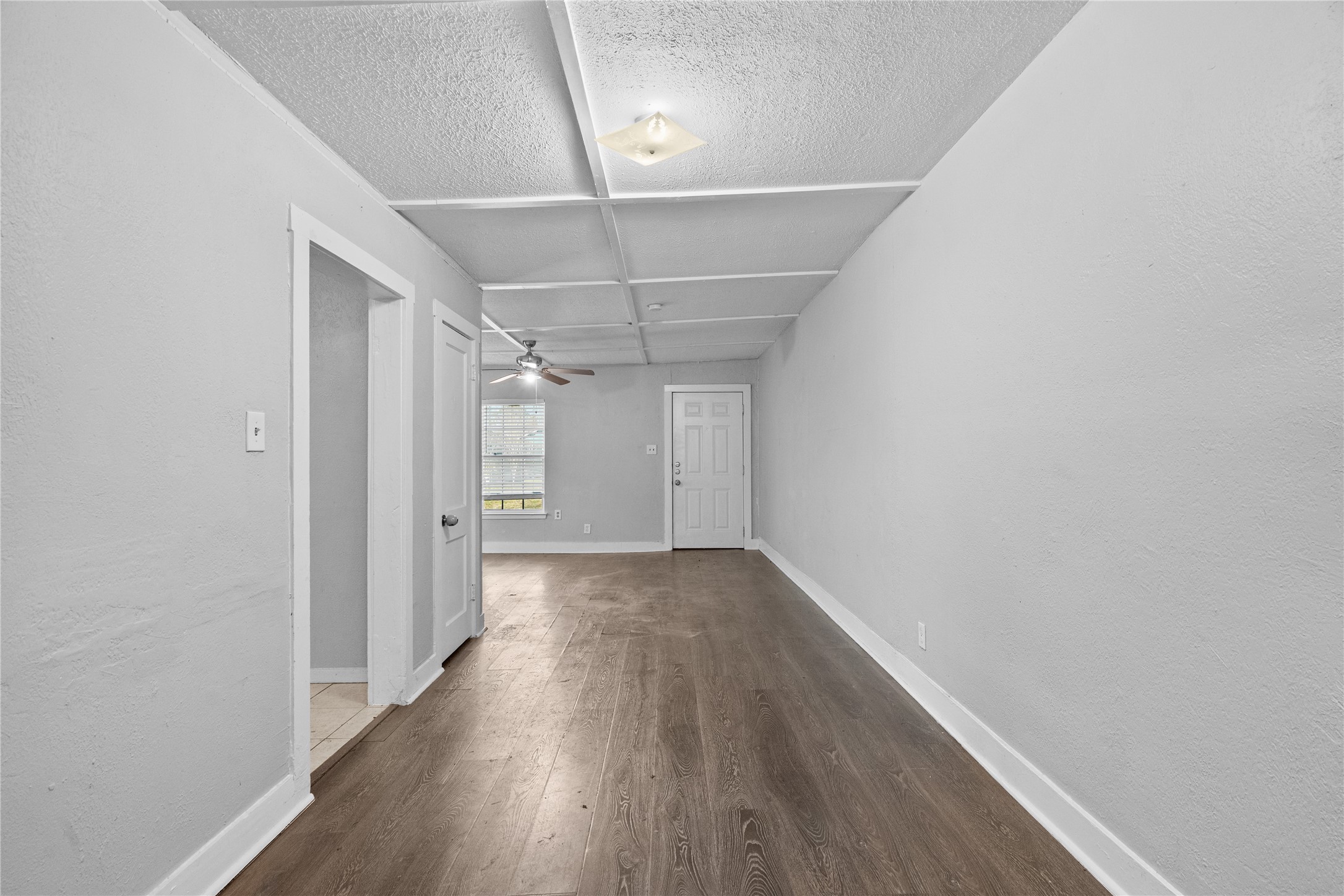 Hallway to primary bedroom