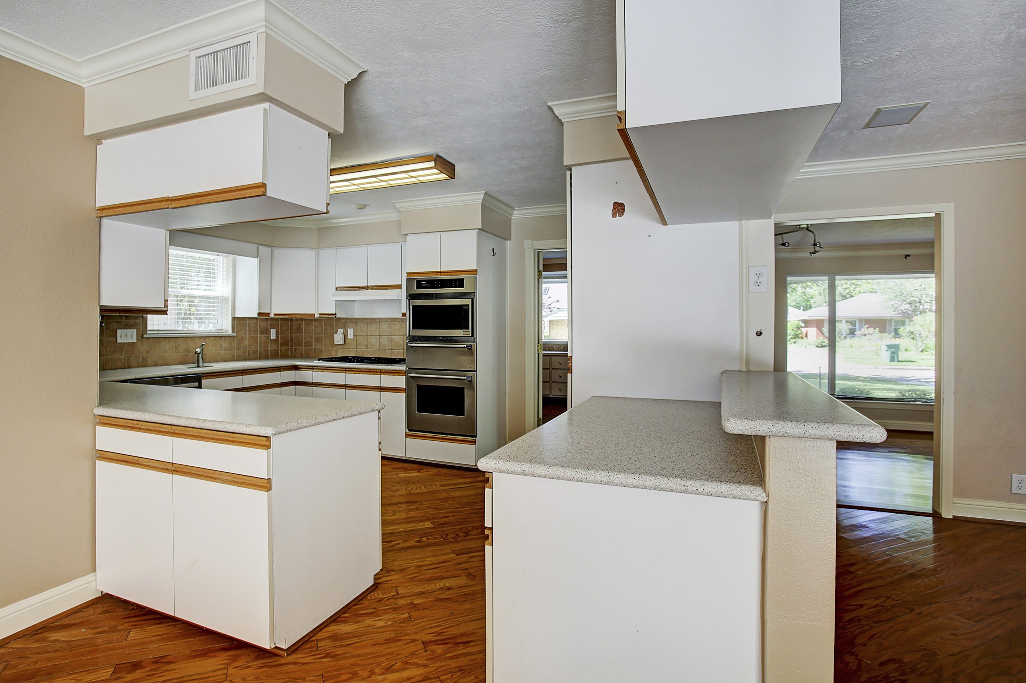 Plenty of counter space for the ambitious recipe, the weeknight shortcut, and everything in between.