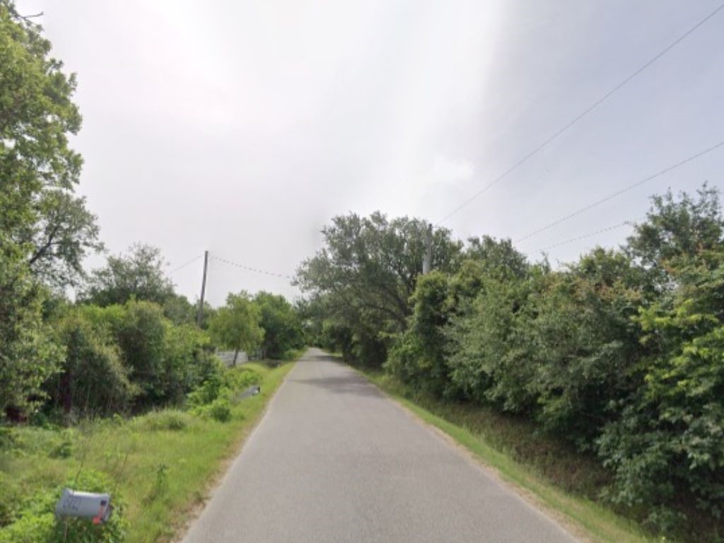 7550 Hacker Road, Hitchcock, TX 77563