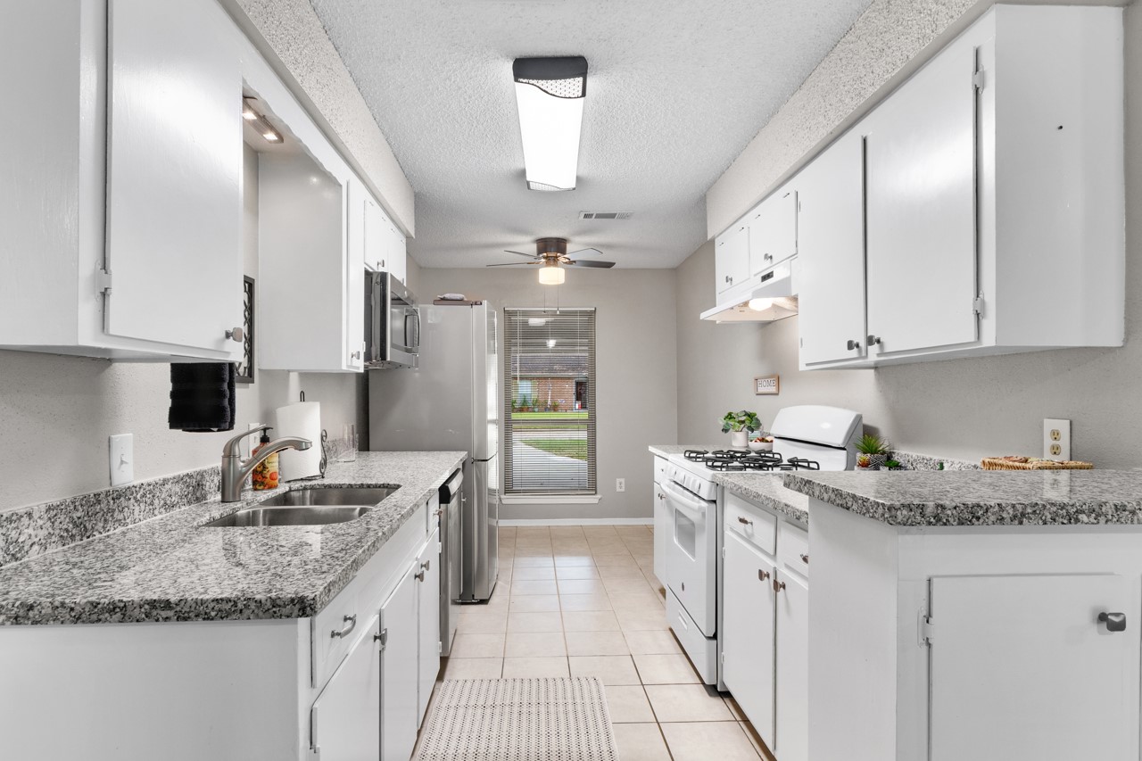 Cute, updated galley kitchen. Cute, updated galley kitchen.