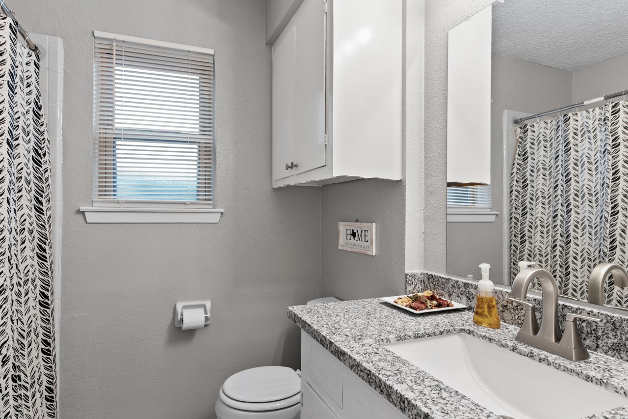 745 Dezso Drive, Alvin, TX 77511