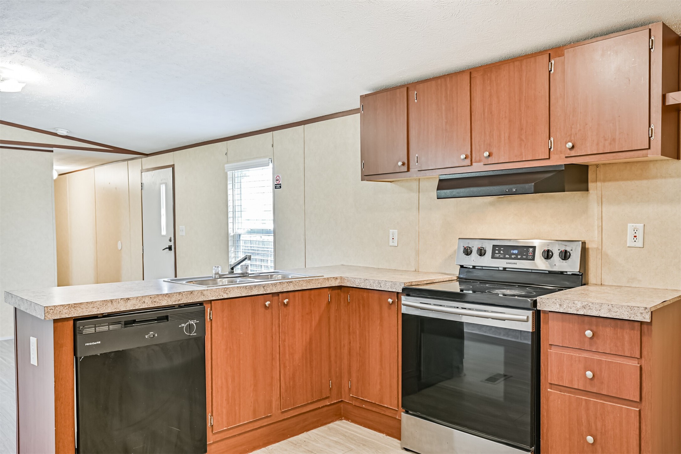 4702 10th Street, Bacliff, TX 77518