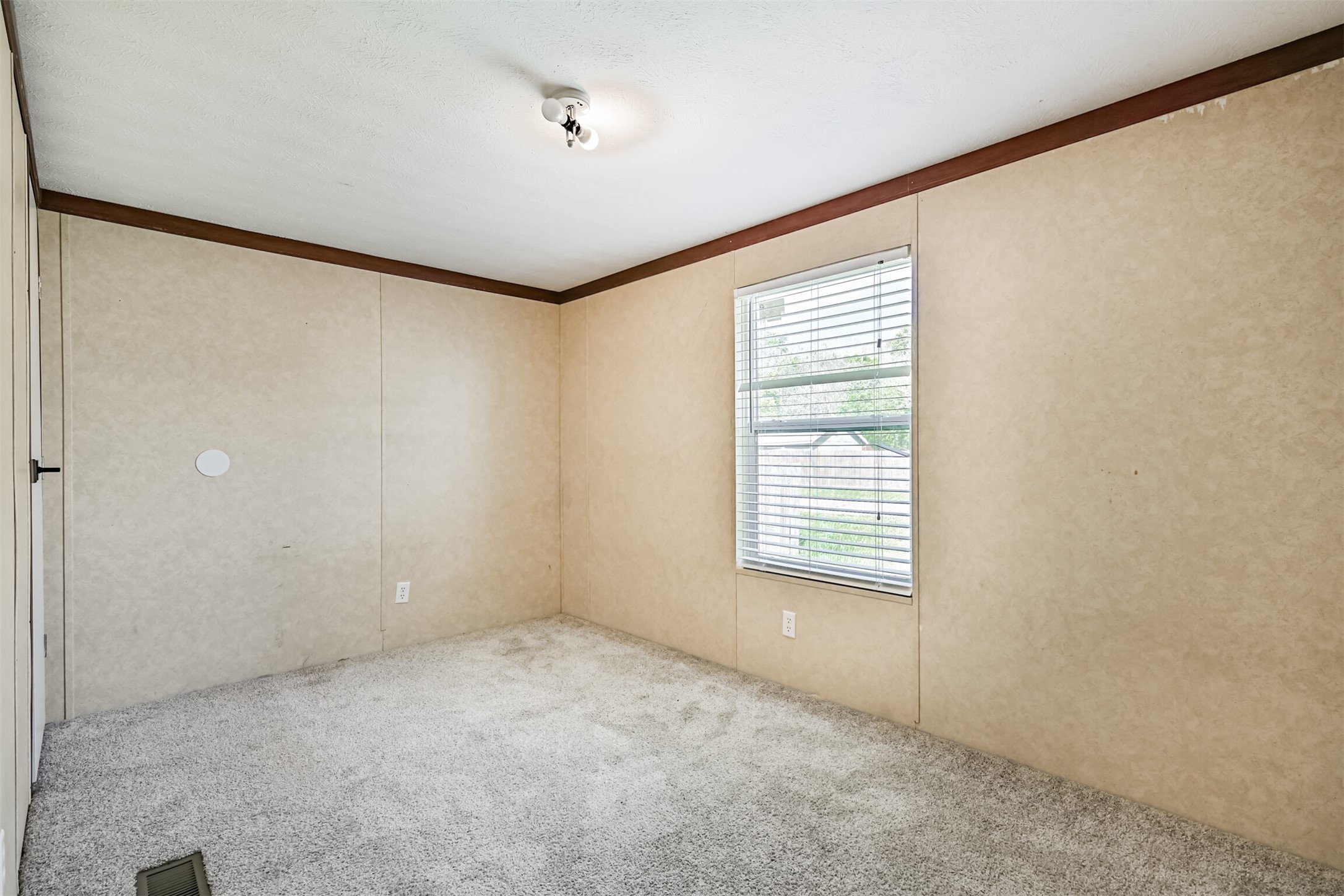 4702 10th Street, Bacliff, TX 77518