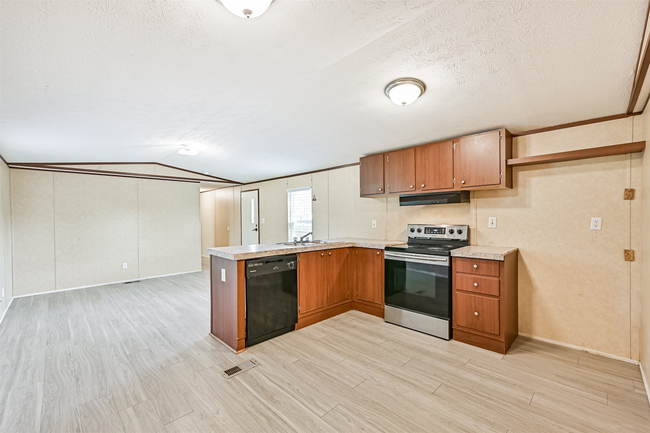 4702 10th Street, Bacliff, TX 77518