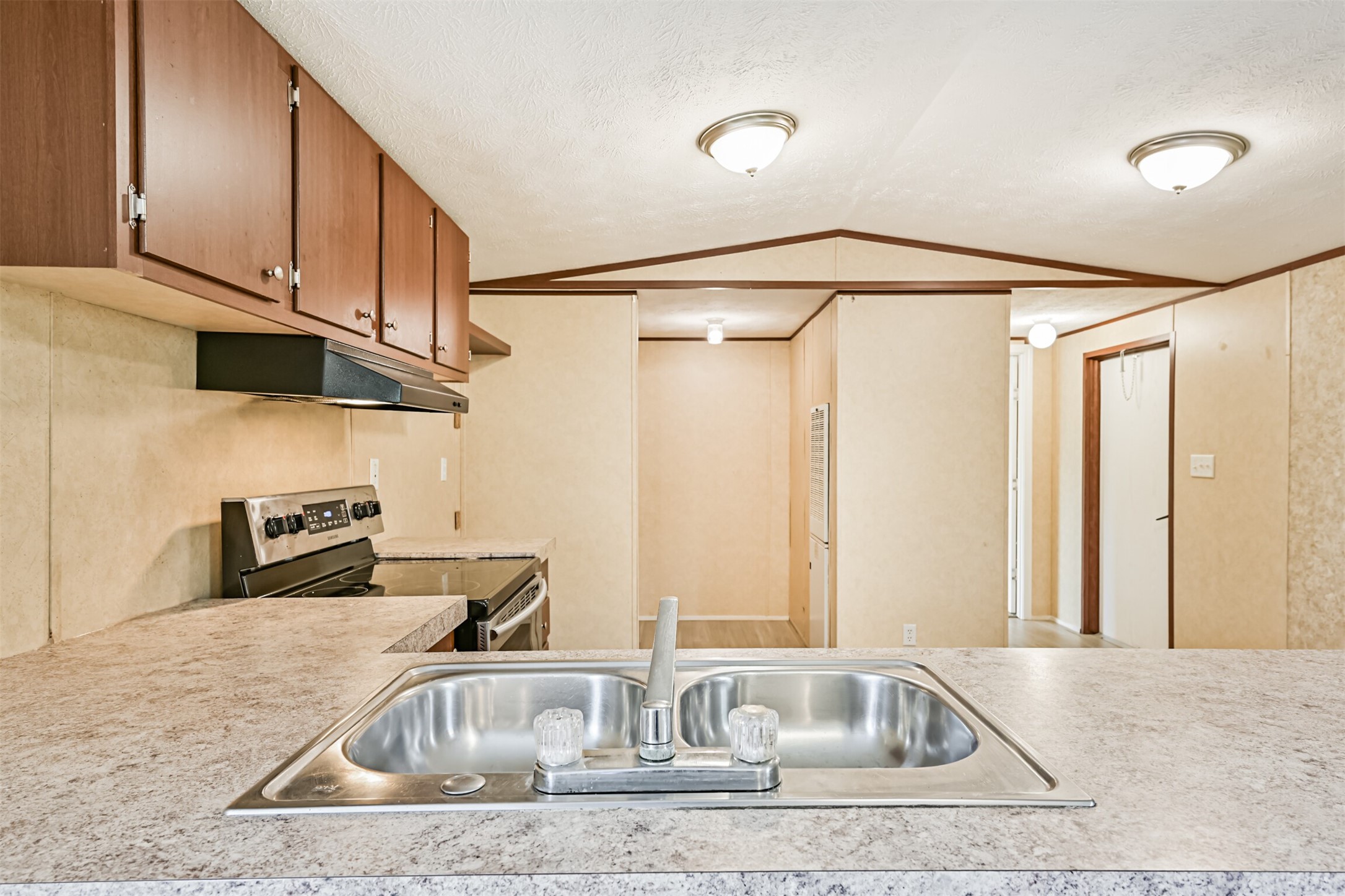 4702 10th Street, Bacliff, TX 77518