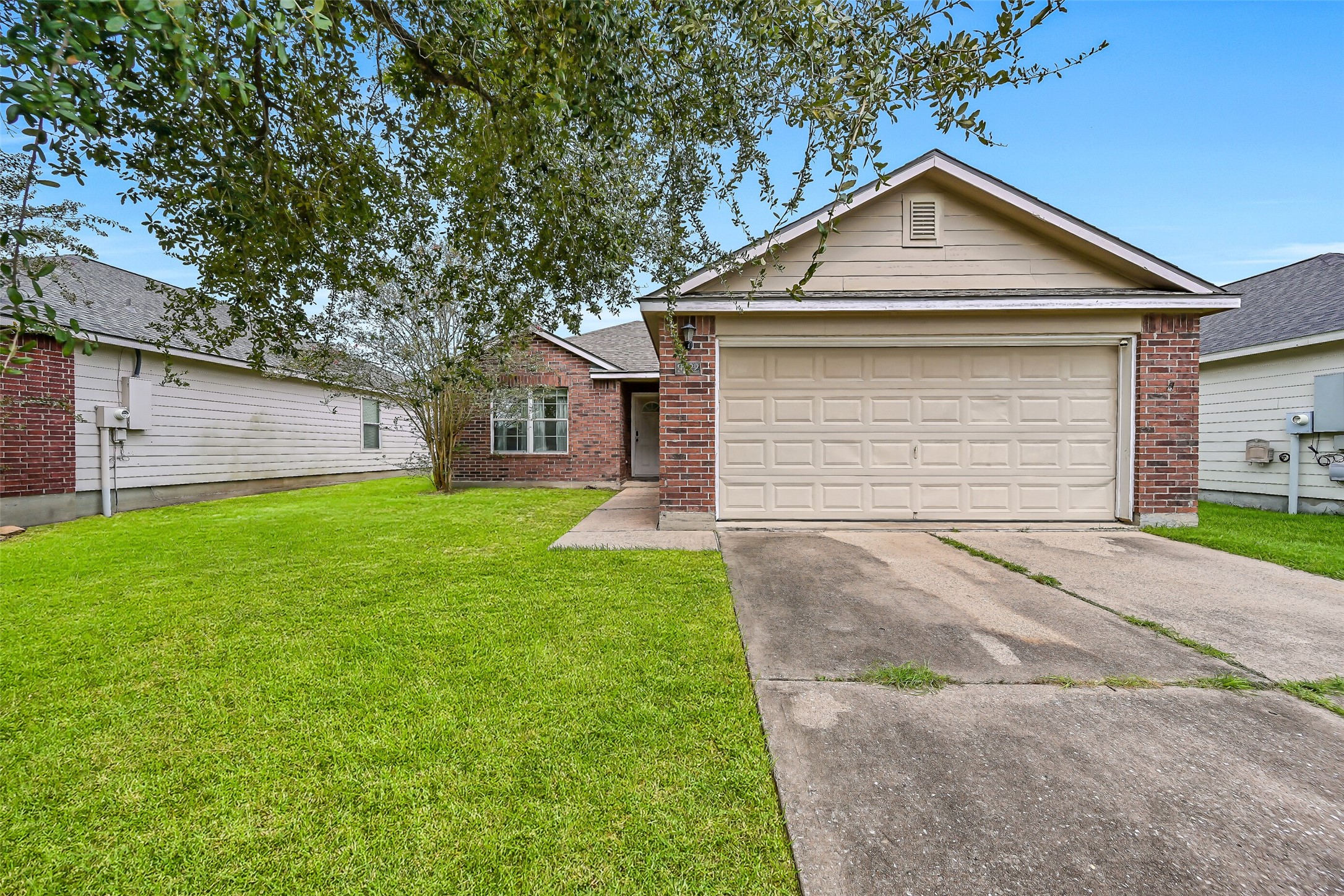 Welcome to 9022 Amberjack! This single-story home offers 3 bedrooms, 2 full baths, an attached 2-car garage, and a functional open-concept floor plan, all complemented by a fenced backyard with plenty of room to enjoy.