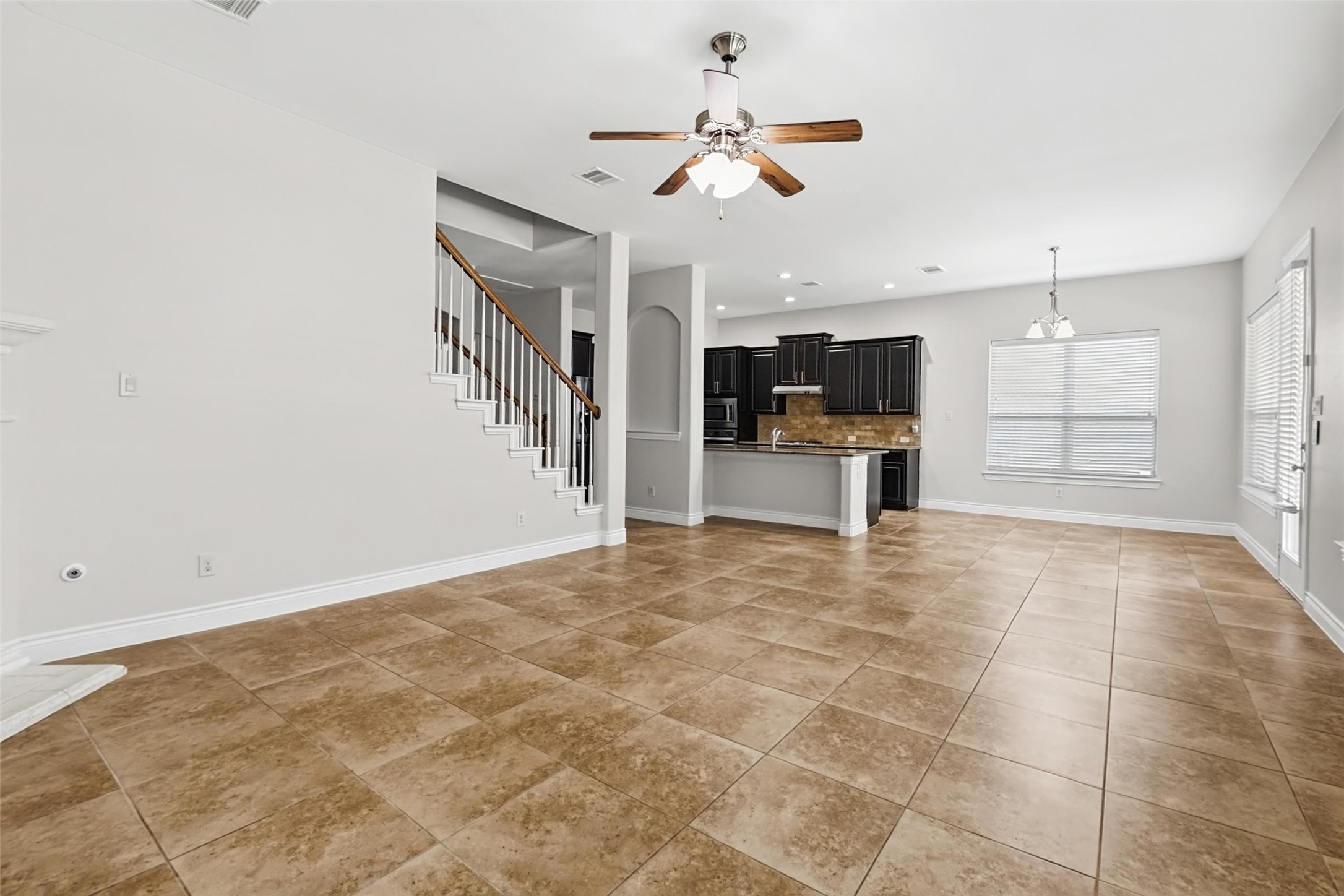 289 W Bend Drive, League City, TX 77573