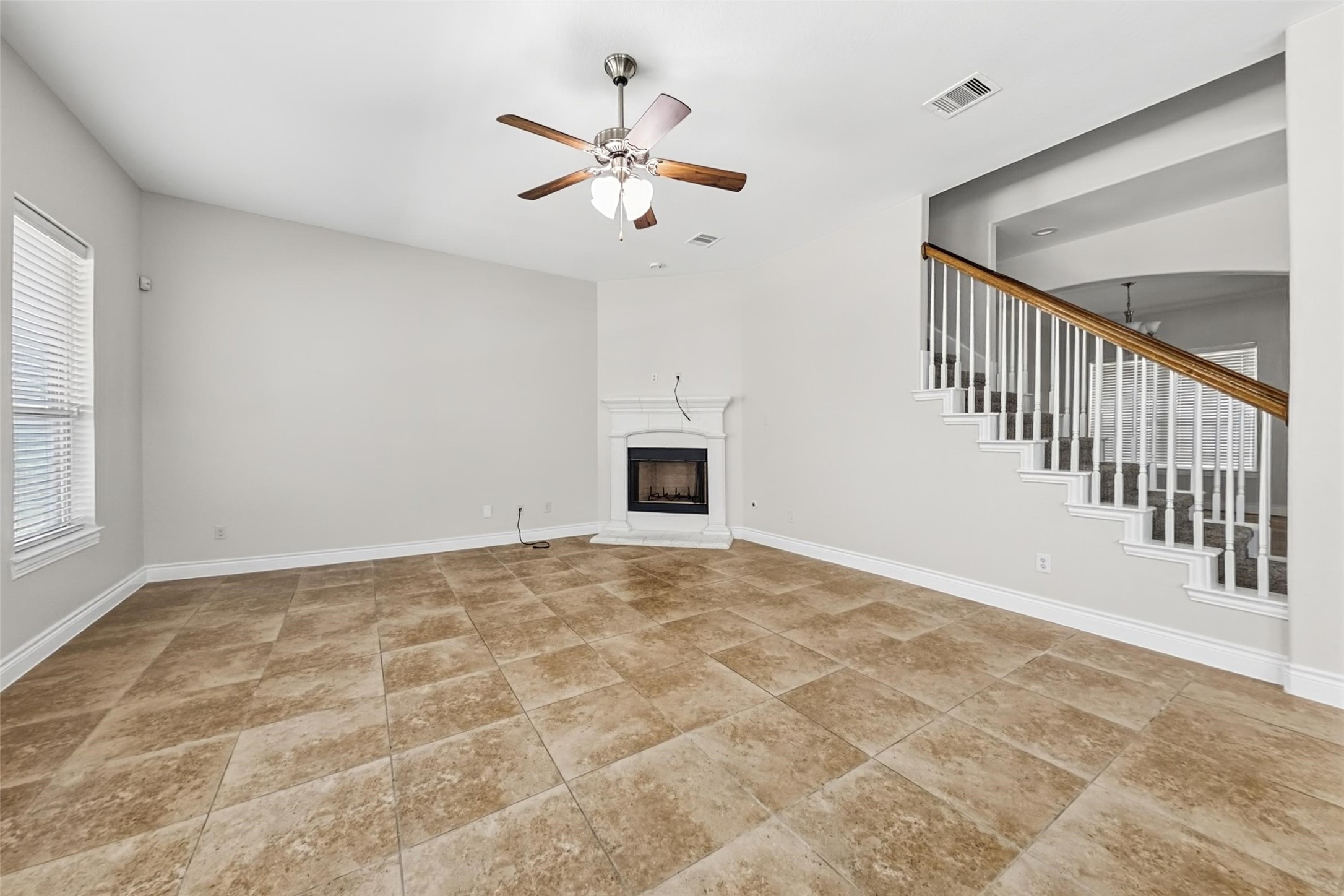 289 W Bend Drive, League City, TX 77573