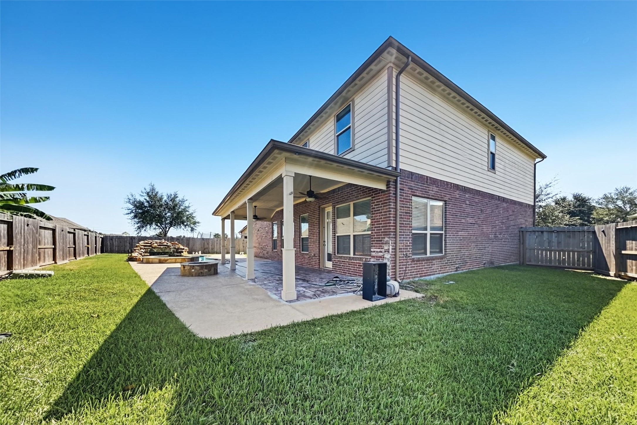 289 W Bend Drive, League City, TX 77573