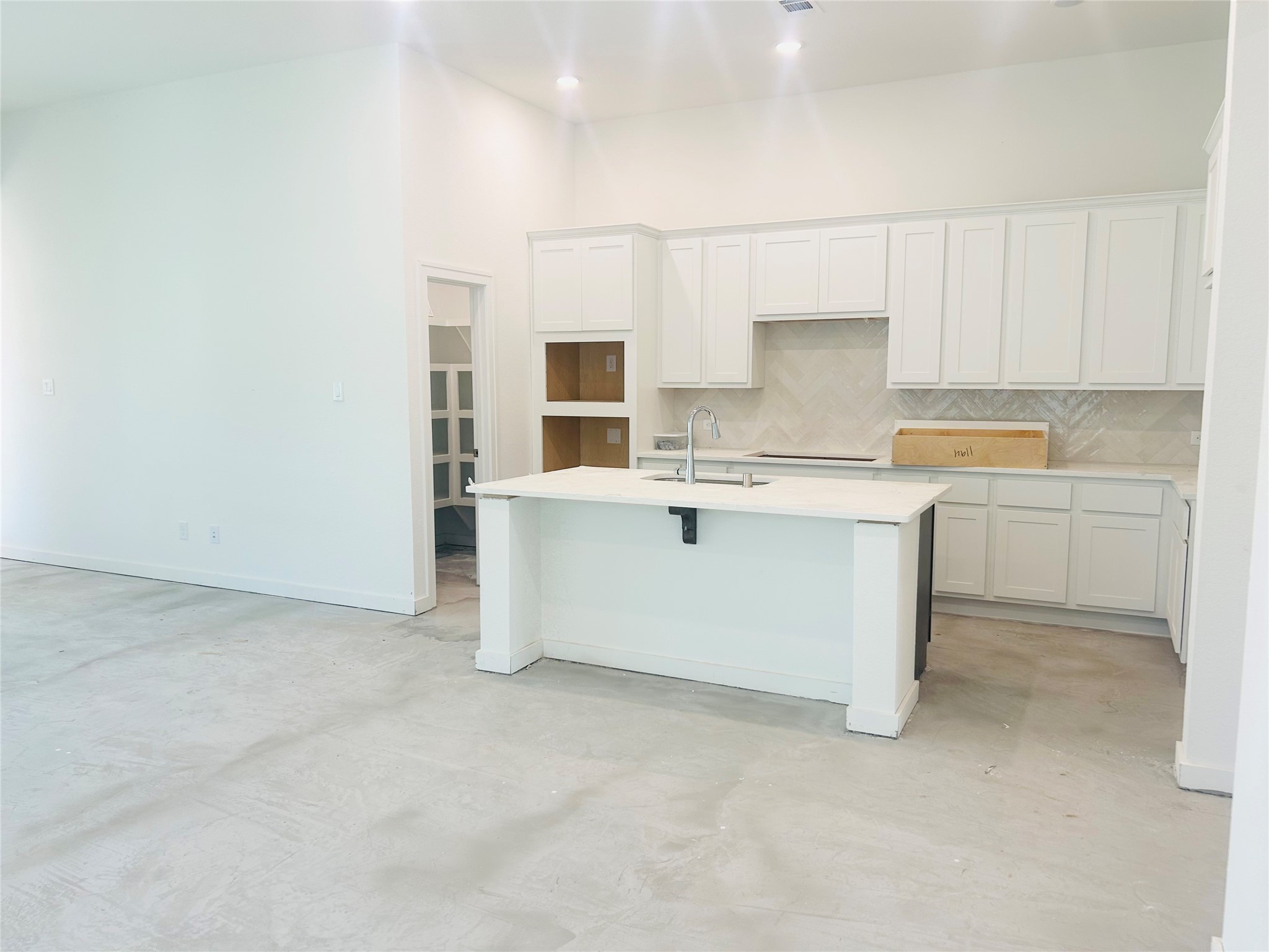A beautiful kitchen deigned for gatherings, entertainment and making memories! A beautiful kitchen deigned for gatherings, entertainment and making memories!