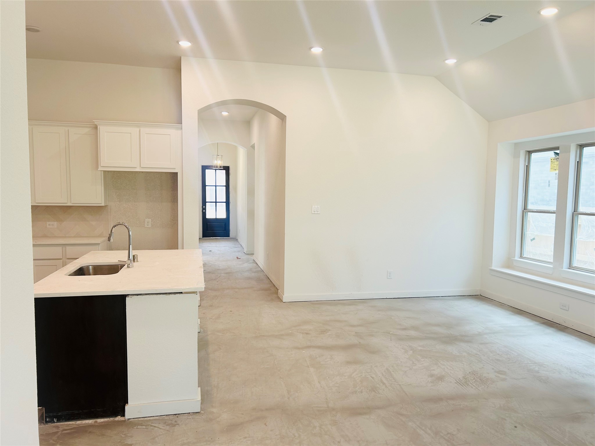 Step into a bright, seamlessly connected heart of the home. Step into a bright, seamlessly connected heart of the home.