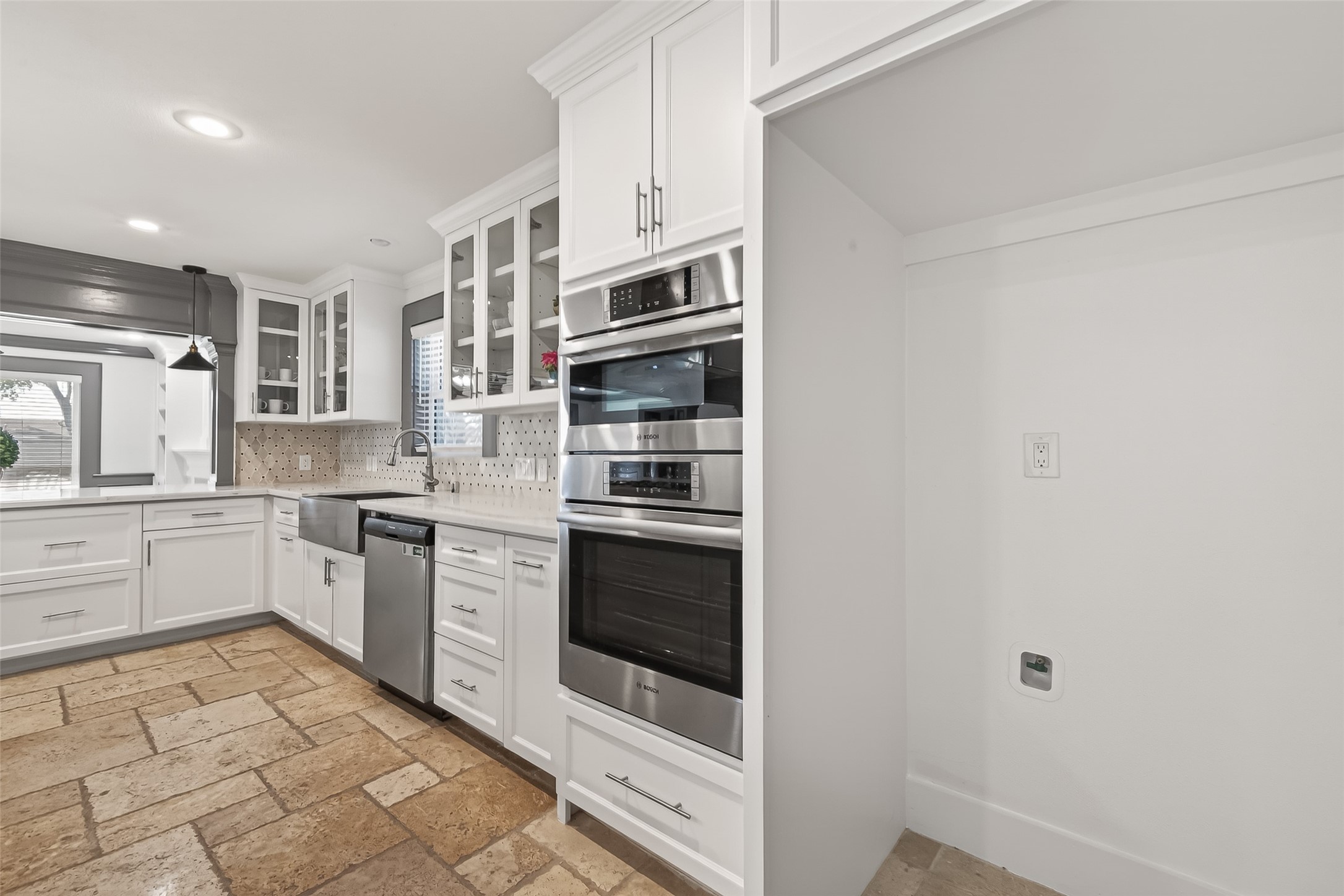 another picture of kitchen