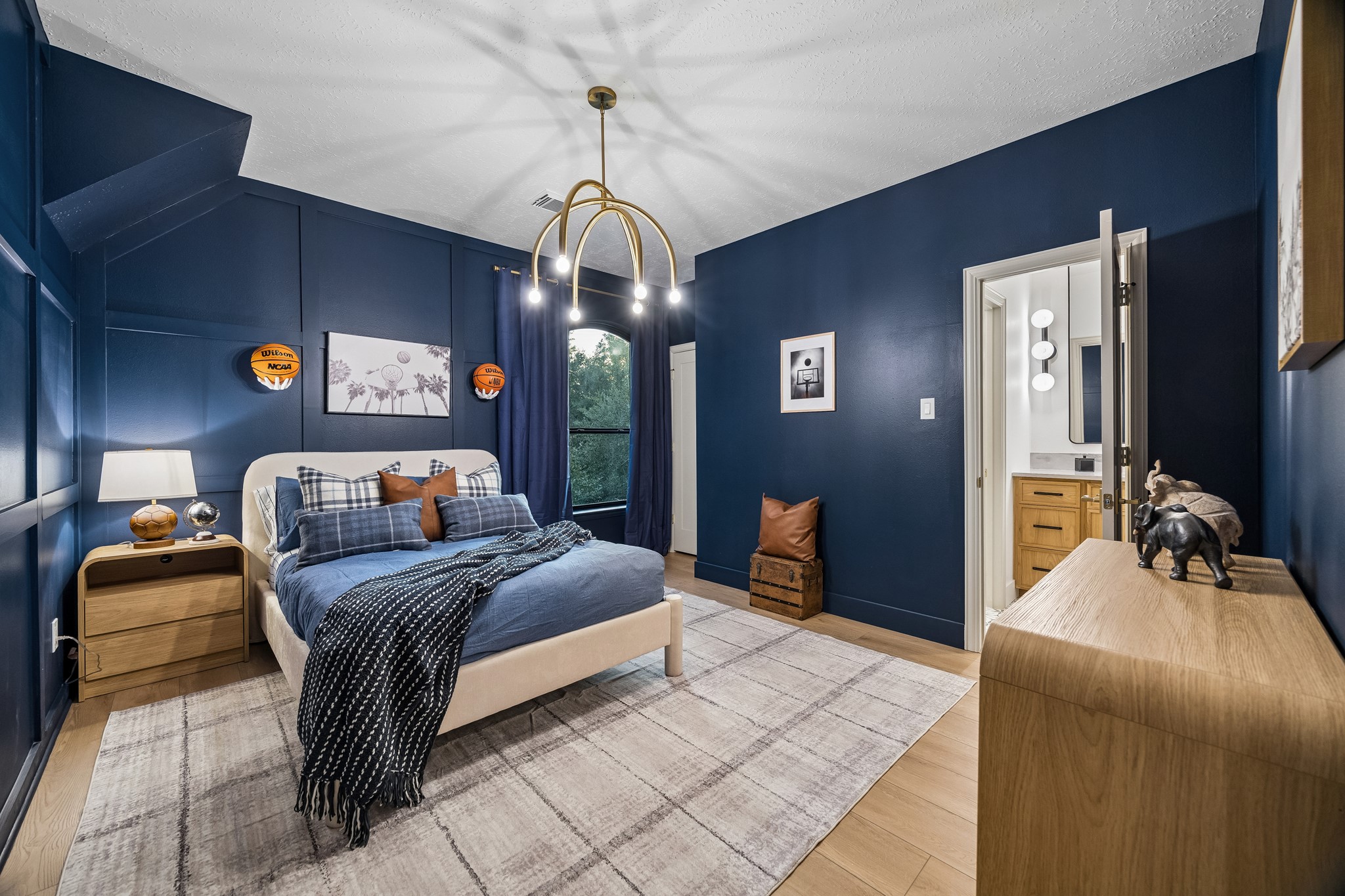 3 bedrooms upstairs