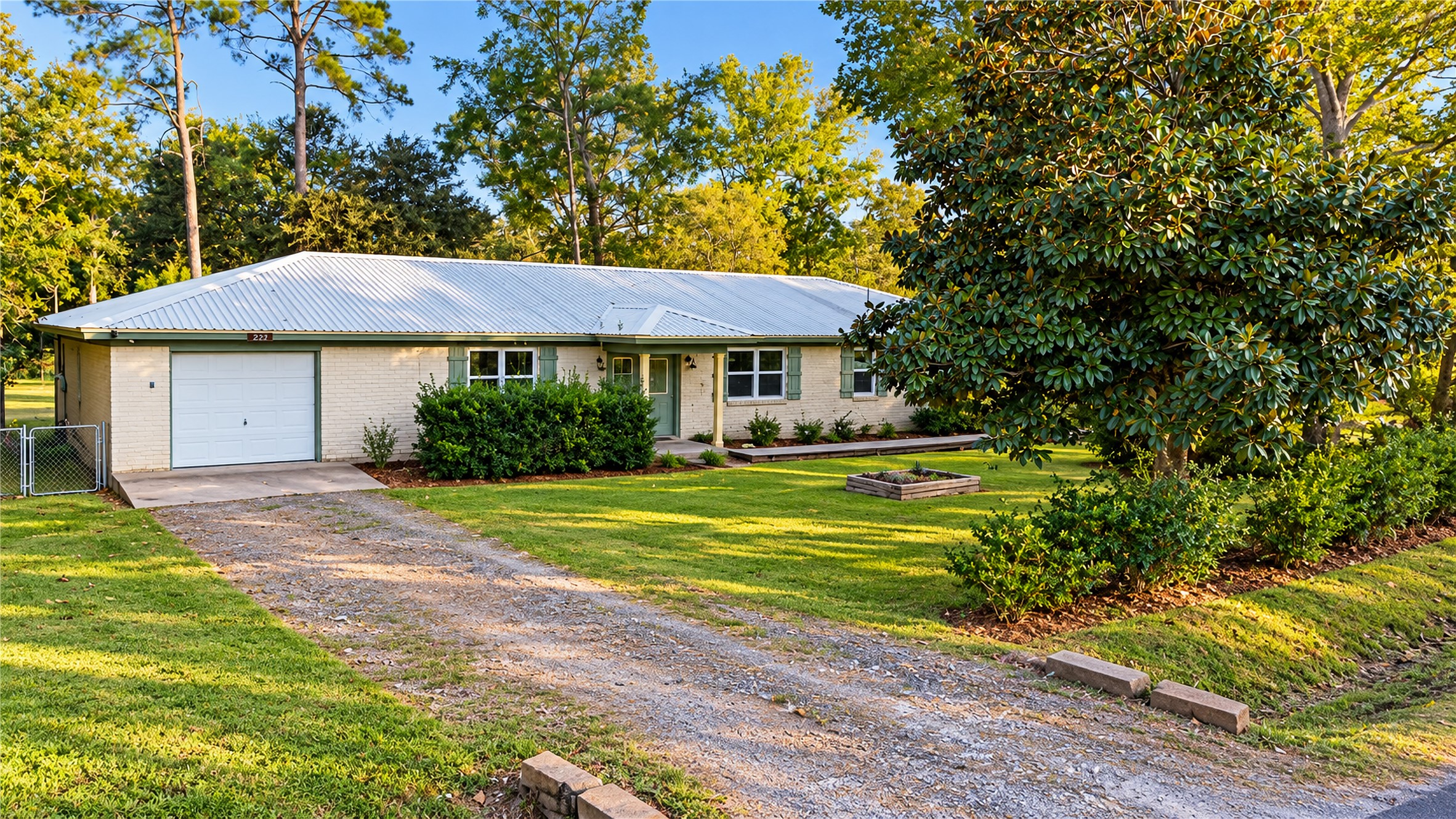 4929 Elm St is waiting for a new owner!!