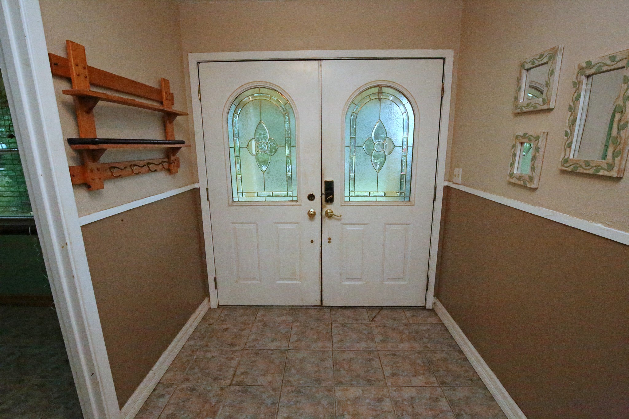 Come on in!! What a welcoming front entryway! Come on in!! What a welcoming front entryway!