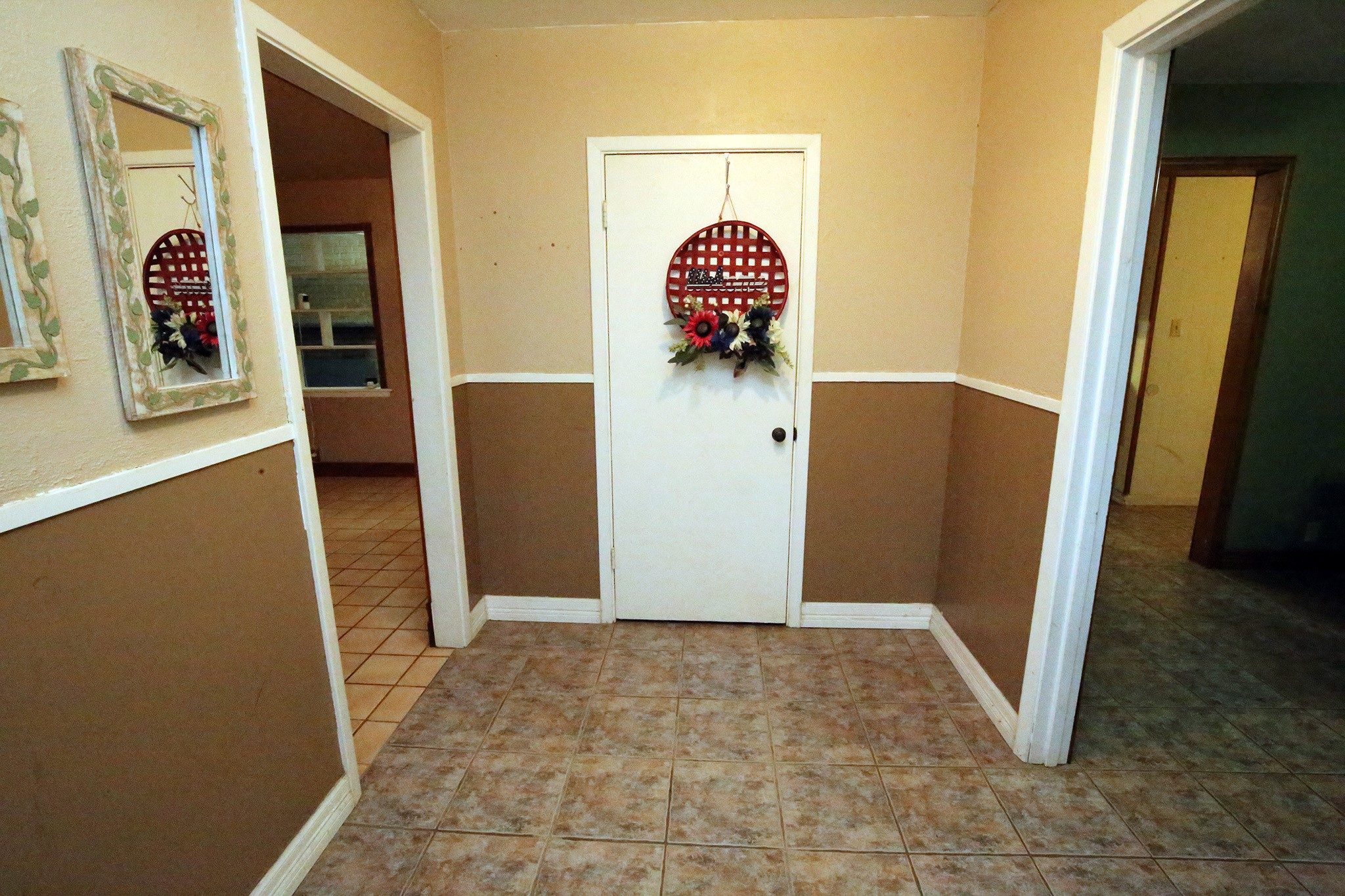 Walking in the front door. Living room to the left and formal dining to the right! Walking in the front door. Living room to the left and formal dining to the right!