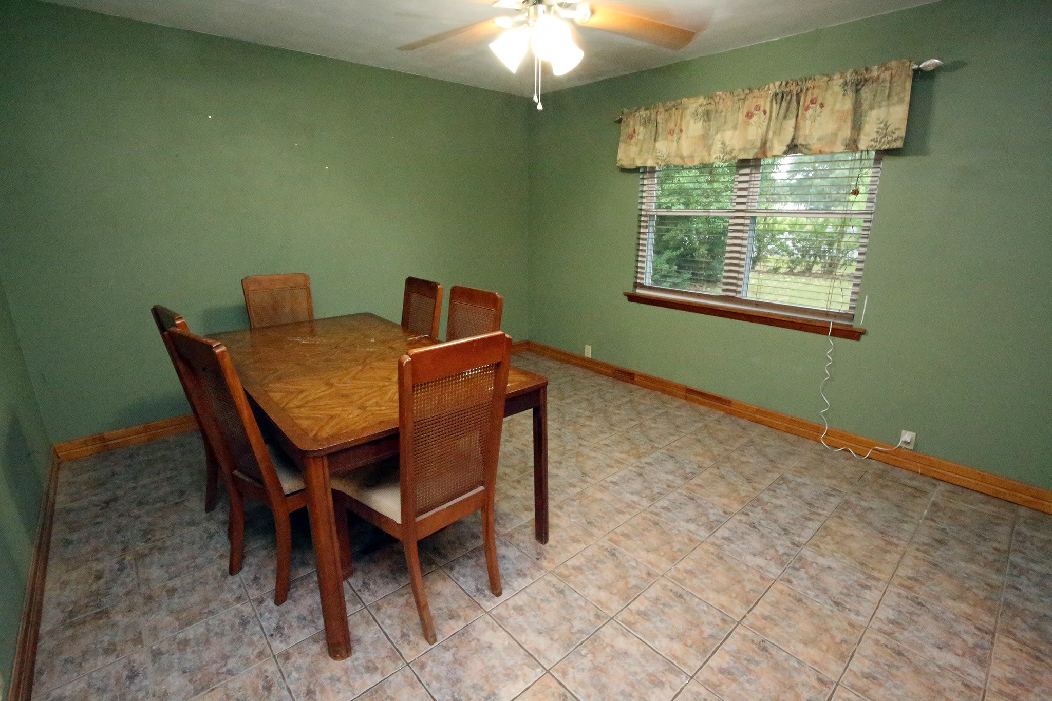 Formal Dining Room for all those get togethers!! Formal Dining Room for all those get togethers!!