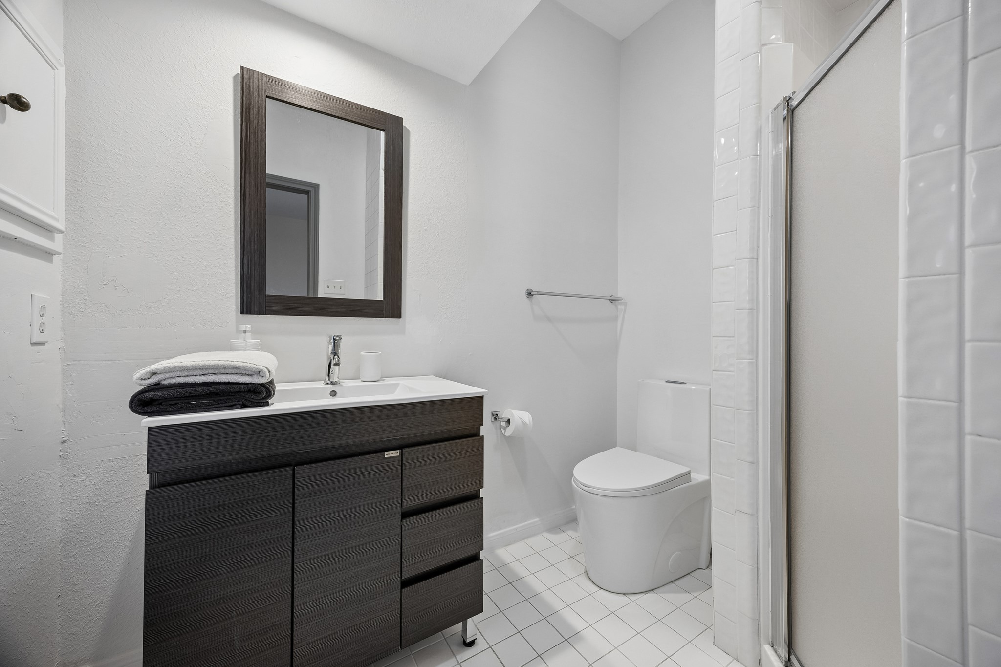 Secondary ensuite bathroom