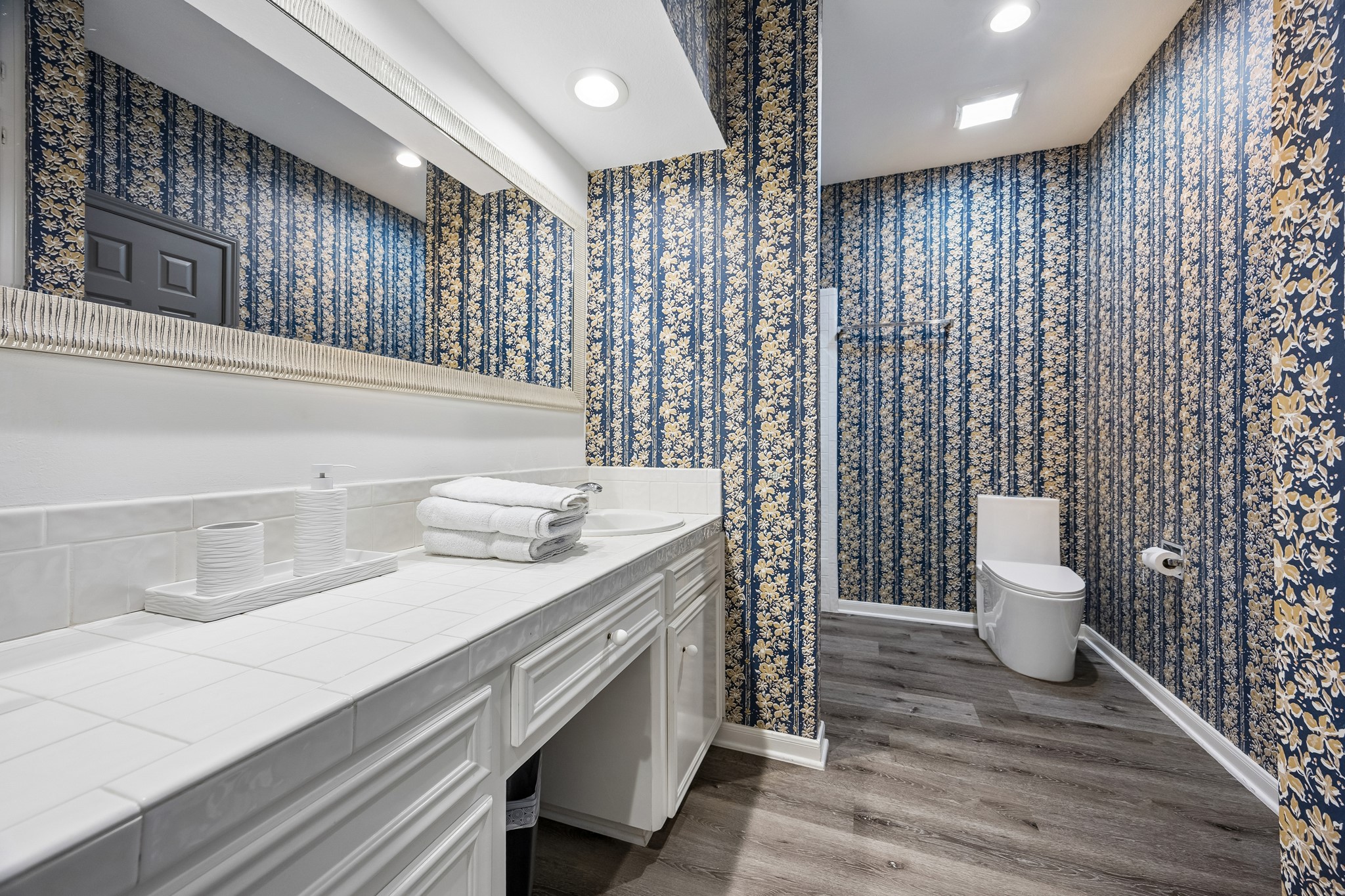 Secondary bathroom.