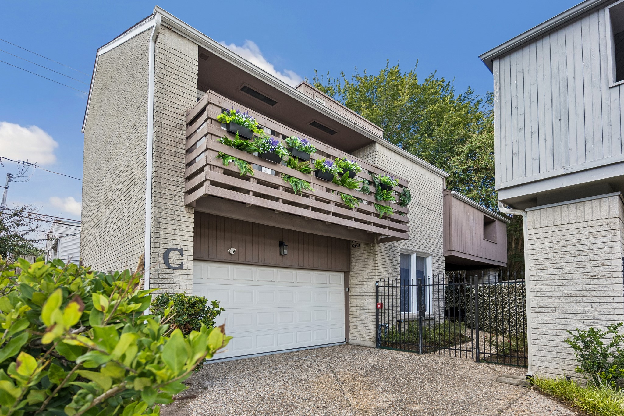 This single-family home, originally built in 1982, underwent extensive remodeling in 2021, resulting in a modern and stylish residence. The home features 3 bedrooms, each with its own en-suite bathroom, and an additional half-bathroom. Outdoor Spaces and multiple indoor living areas designed for entertainment and relaxation.