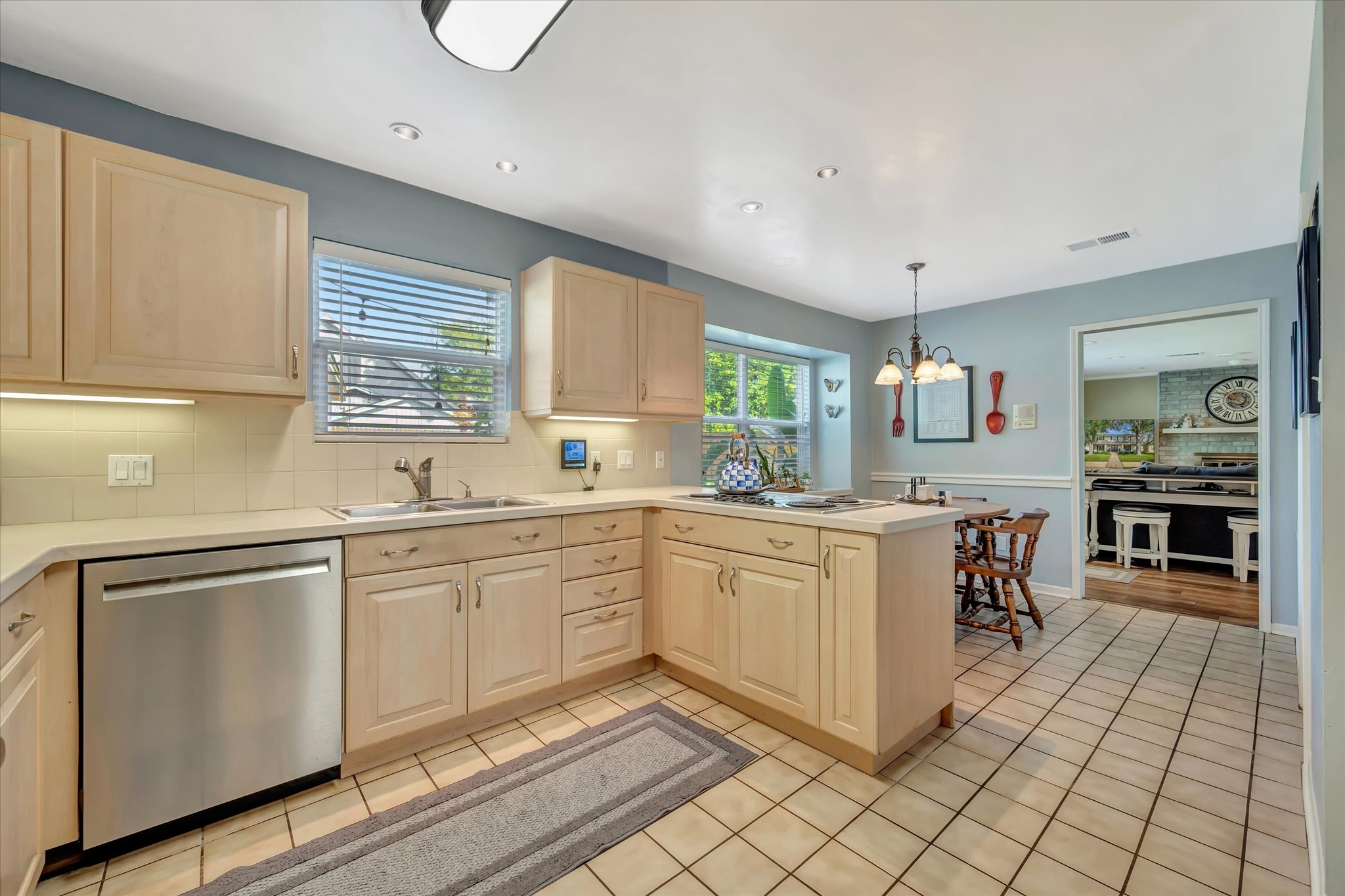 KITCHEN/BREAKFAST ROOM