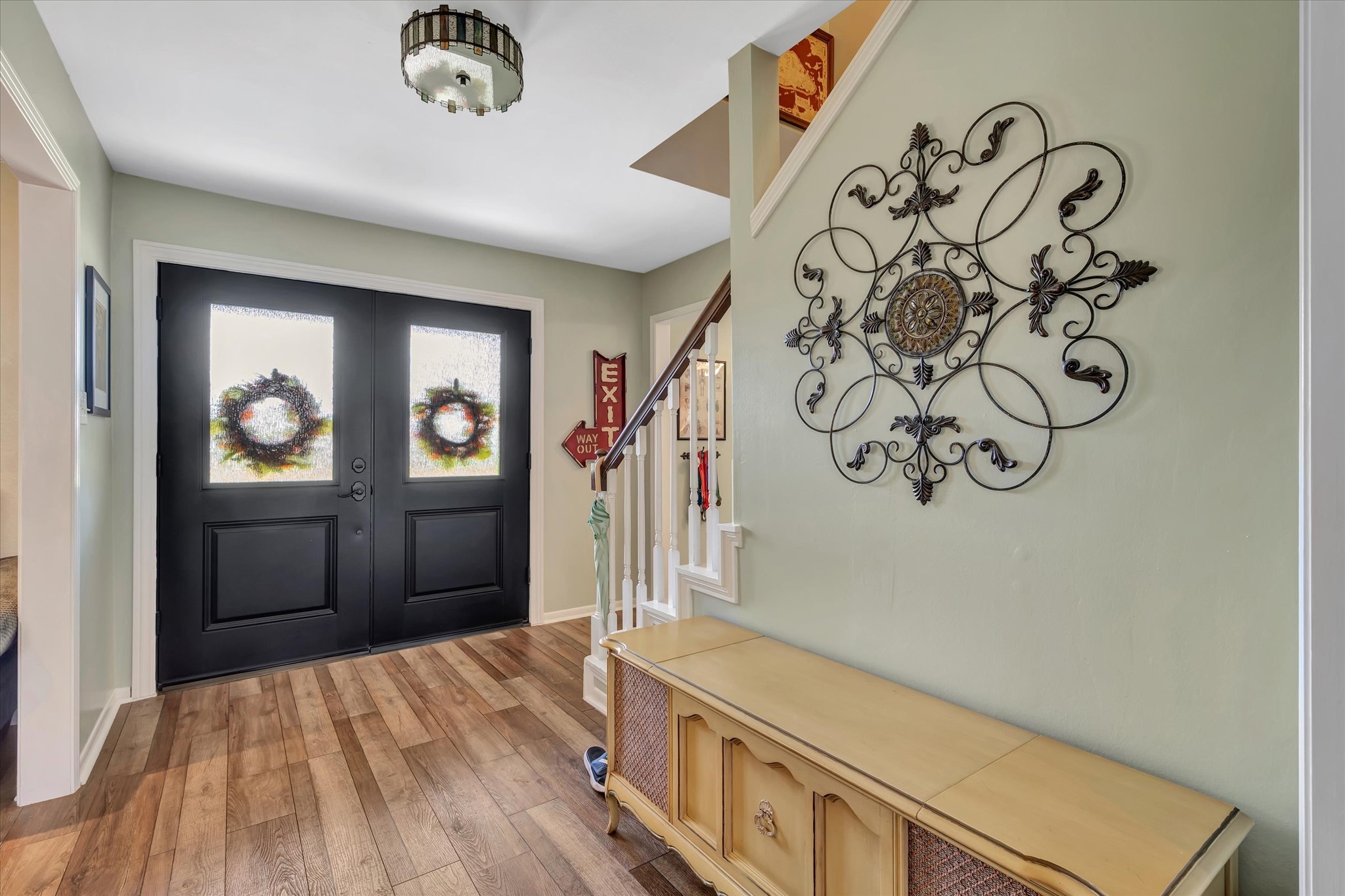 FRONT ENTRYWAY