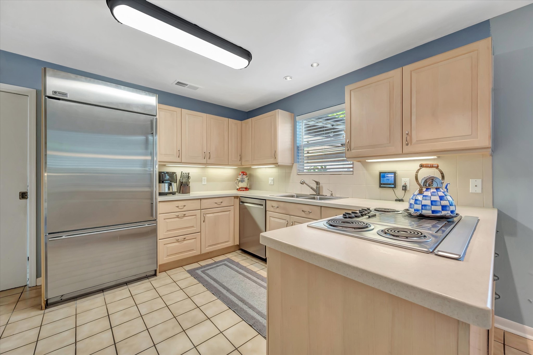 KITCHEN SPACE PERFECT FOR ENTERTAINING