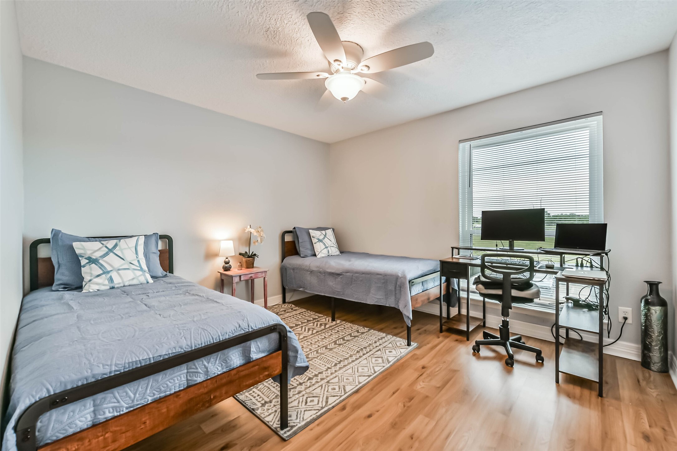 Large secondary bedroom