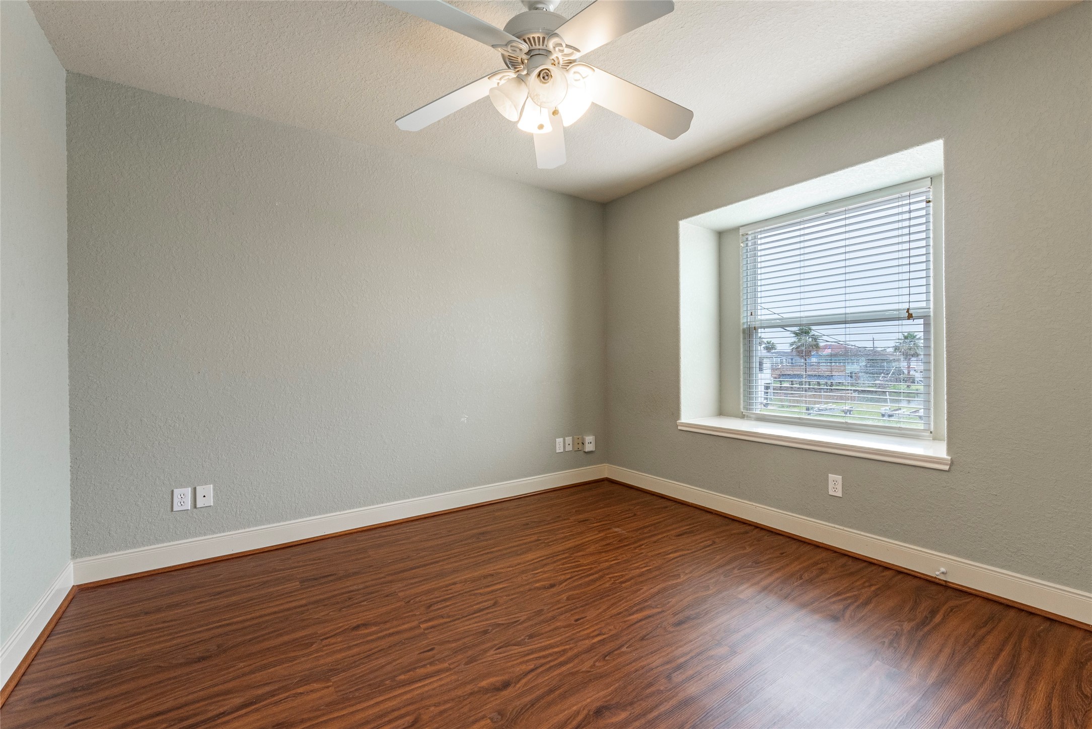 70 Tarpon Street, Bayou Vista, TX 77563