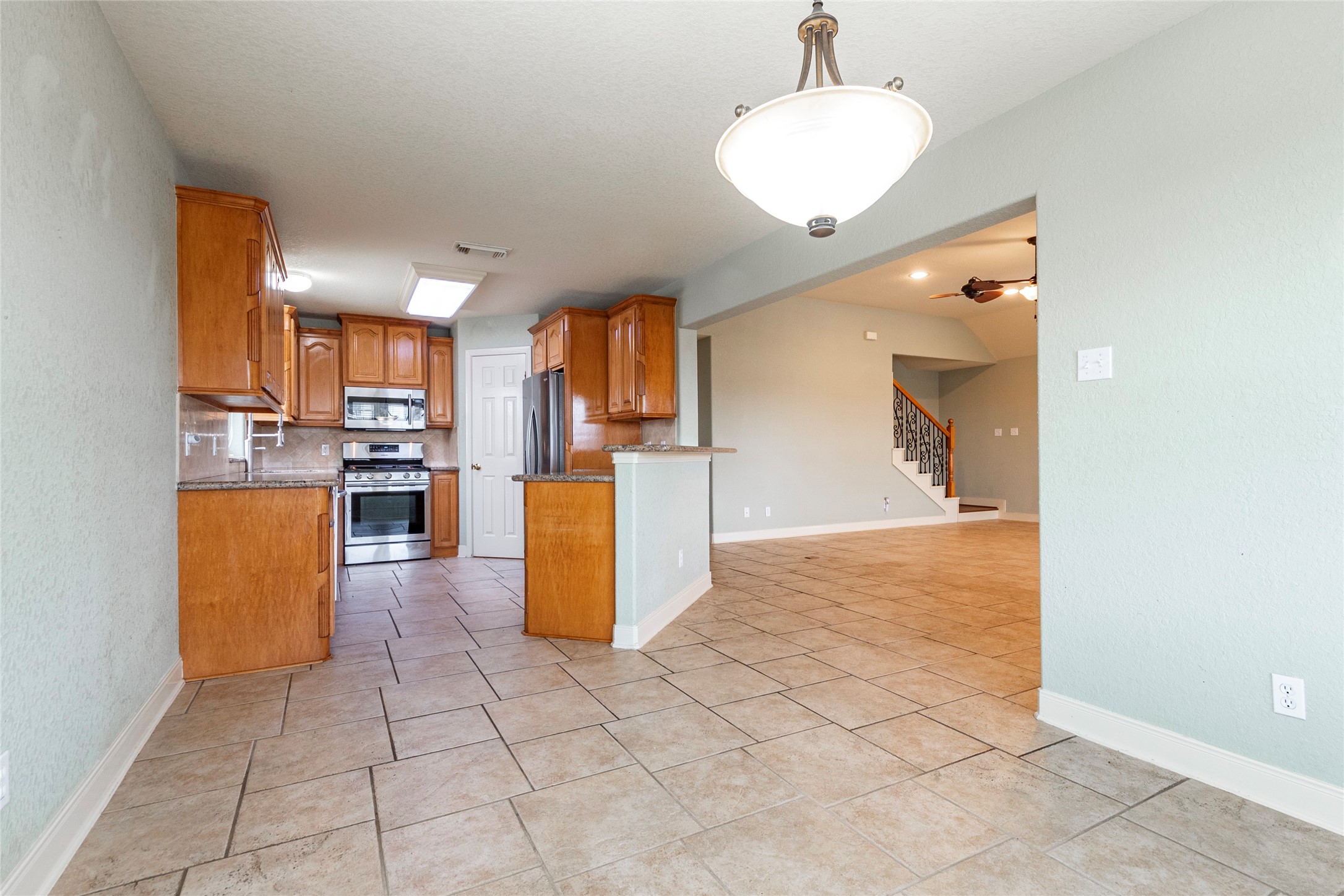 70 Tarpon Street, Bayou Vista, TX 77563