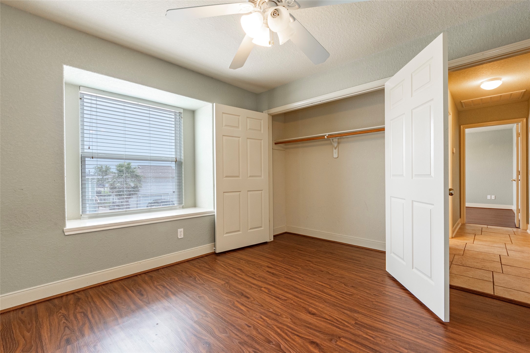 70 Tarpon Street, Bayou Vista, TX 77563