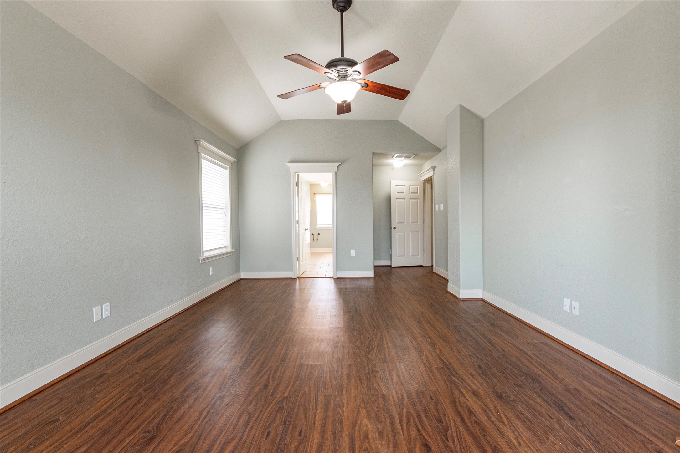 70 Tarpon Street, Bayou Vista, TX 77563