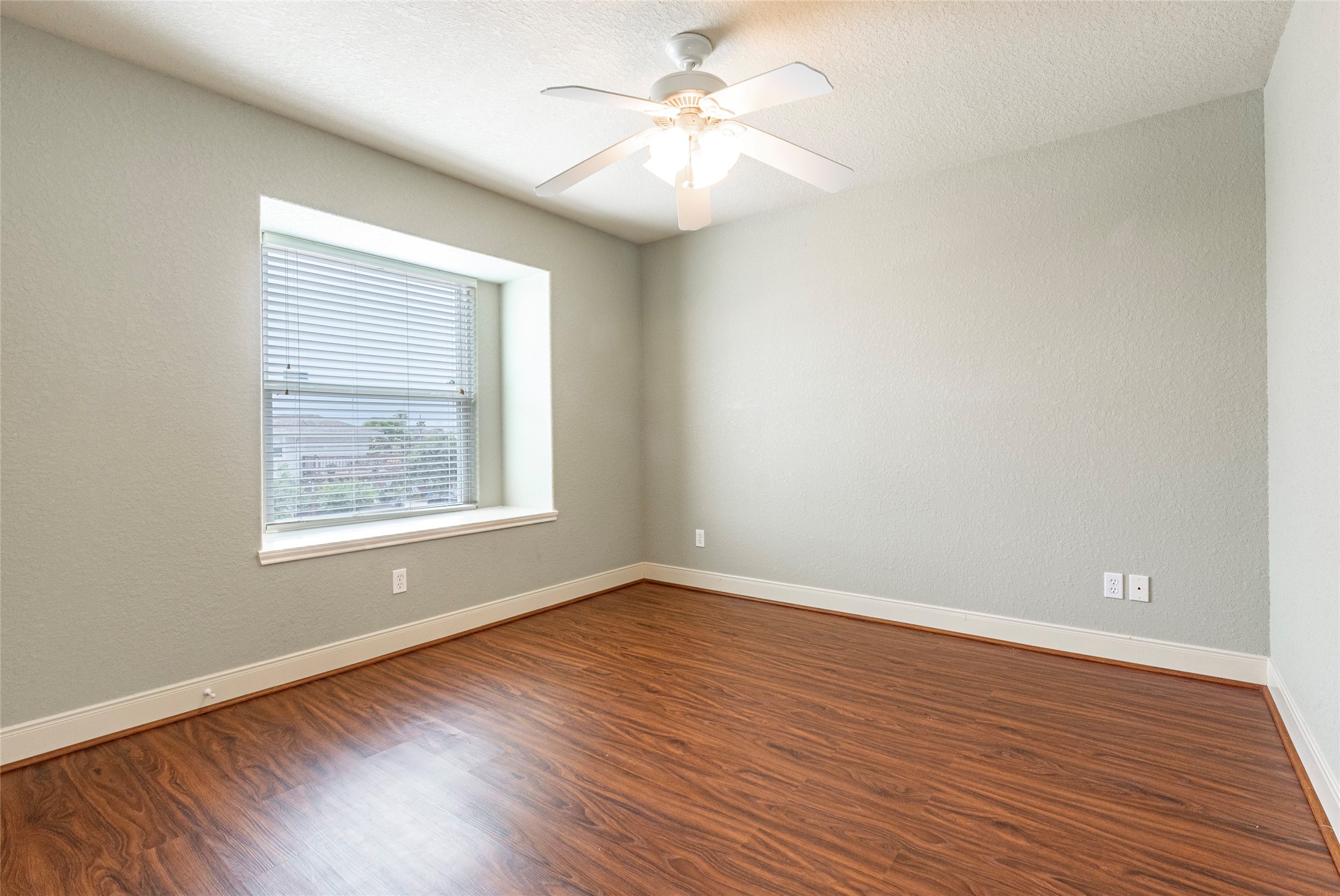 70 Tarpon Street, Bayou Vista, TX 77563